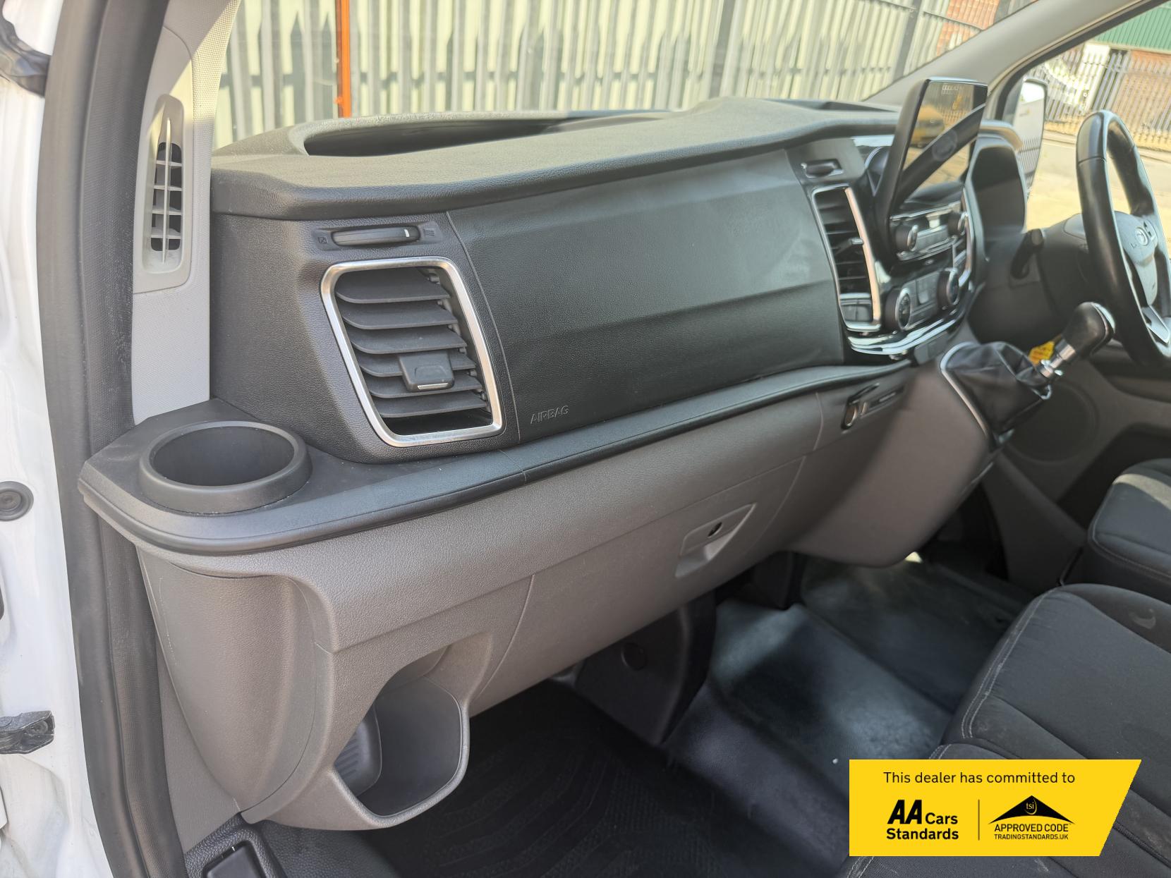 2022 Ford Transit Custom 2.0 300 EcoBlue Limited Panel Van 5dr Diesel Manual L2 H1 Euro 6 (s/s) (130 ps) - Thumbnail 21