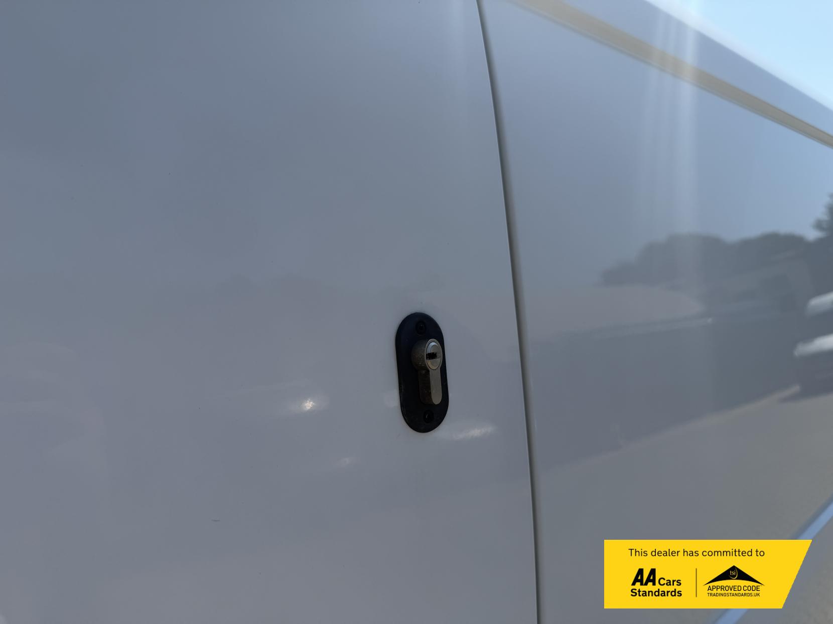 2022 Ford Transit Custom 2.0 300 EcoBlue Limited Panel Van 5dr Diesel Manual L2 H1 Euro 6 (s/s) (130 ps) - Thumbnail 10