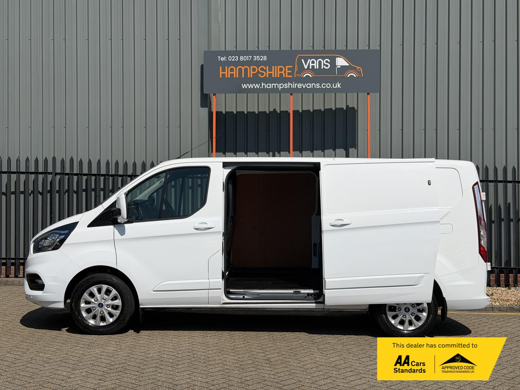 2022 Ford Transit Custom 2.0 300 EcoBlue Limited Panel Van 5dr Diesel Manual L2 H1 Euro 6 (s/s) (130 ps) - Thumbnail 6