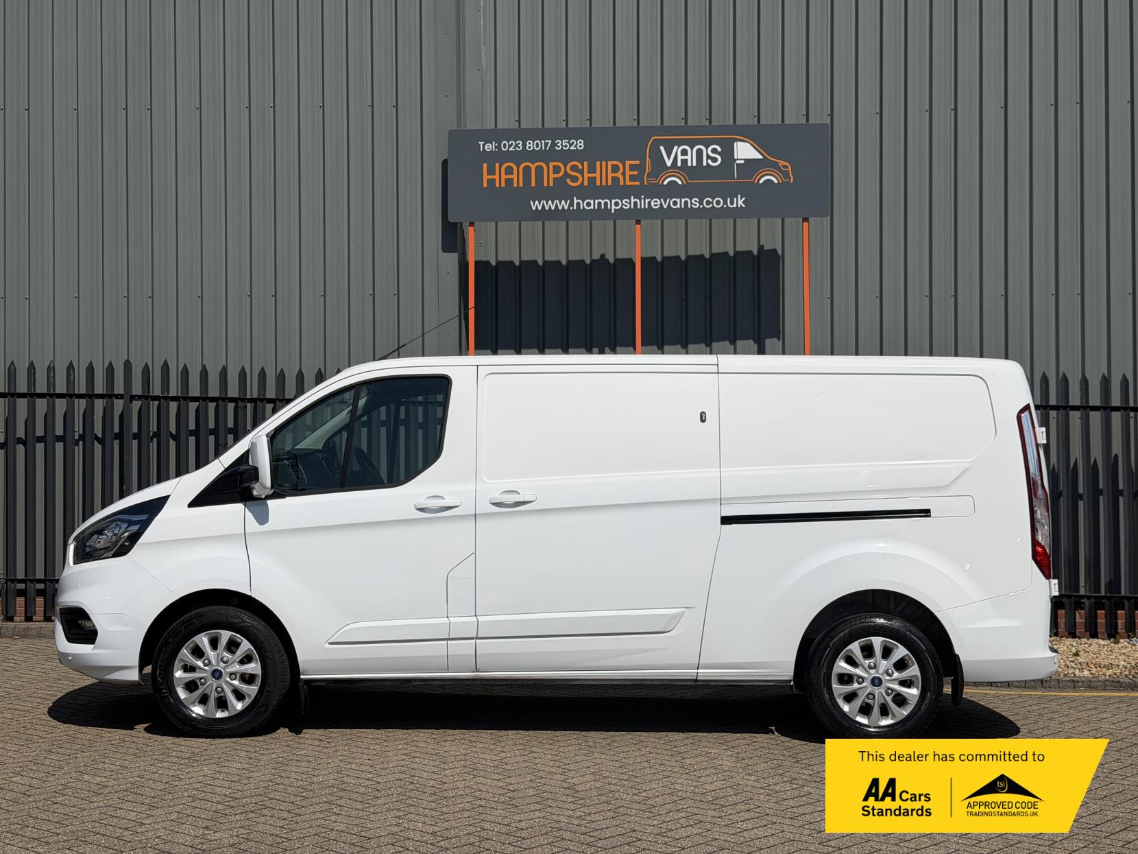 2022 Ford Transit Custom 2.0 300 EcoBlue Limited Panel Van 5dr Diesel Manual L2 H1 Euro 6 (s/s) (130 ps) - Thumbnail 5