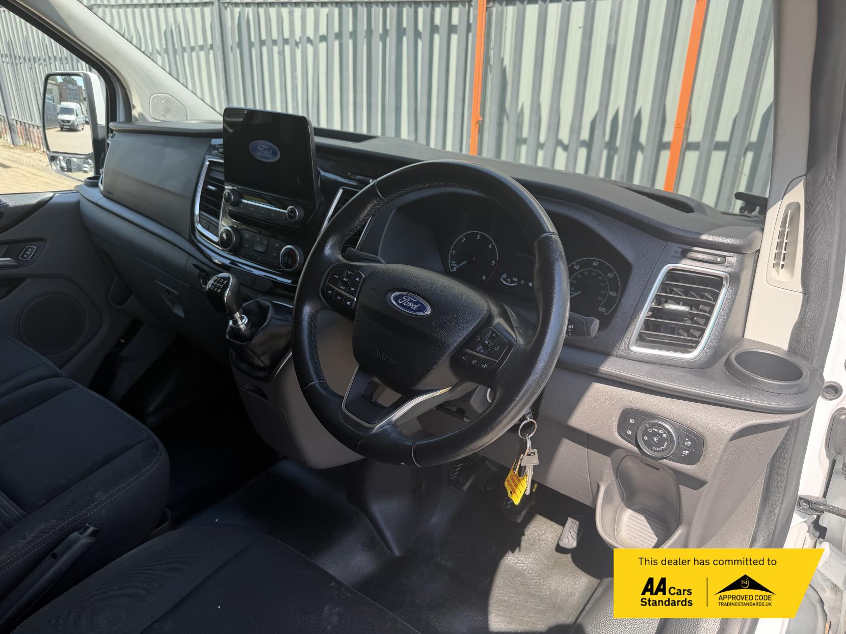 2022 Ford Transit Custom 2.0 300 EcoBlue Limited Panel Van 5dr Diesel Manual L2 H1 Euro 6 (s/s) (130 ps) - Thumbnail 34
