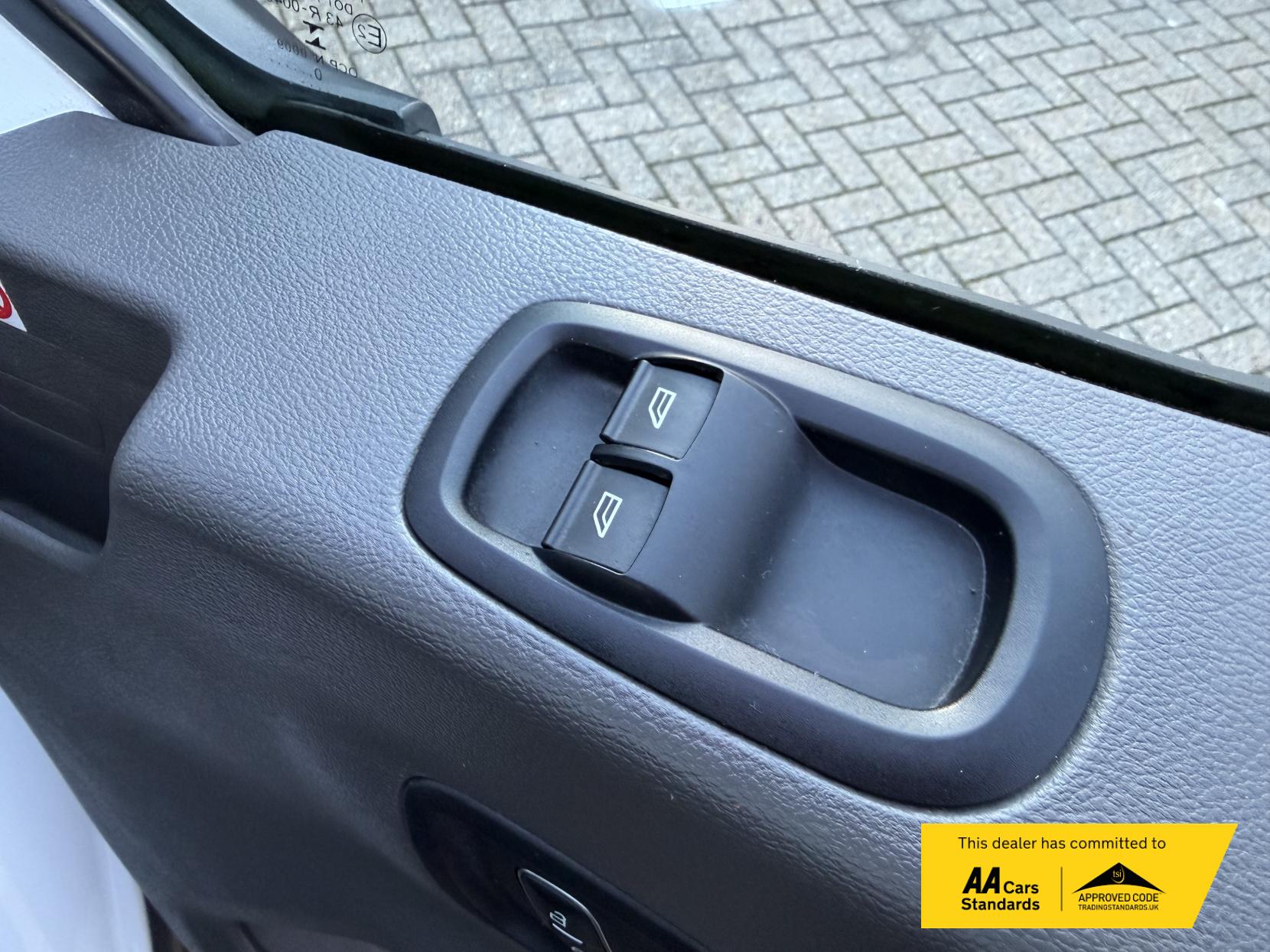 Ford Transit 2.0 350 EcoBlue Premium Dropside 2dr Diesel Manual RWD L2 Euro 6 (130 ps)