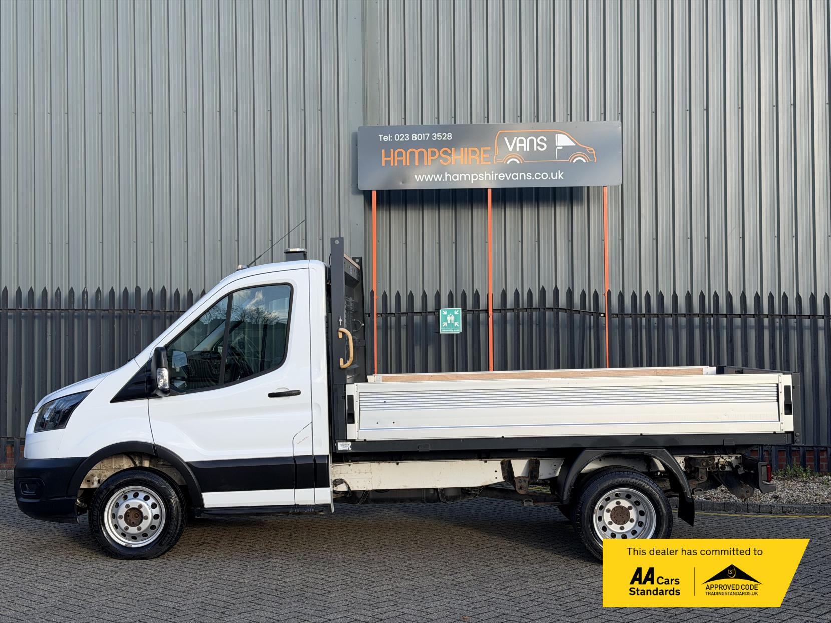 Ford Transit 2.0 350 EcoBlue Premium Dropside 2dr Diesel Manual RWD L2 Euro 6 (130 ps)