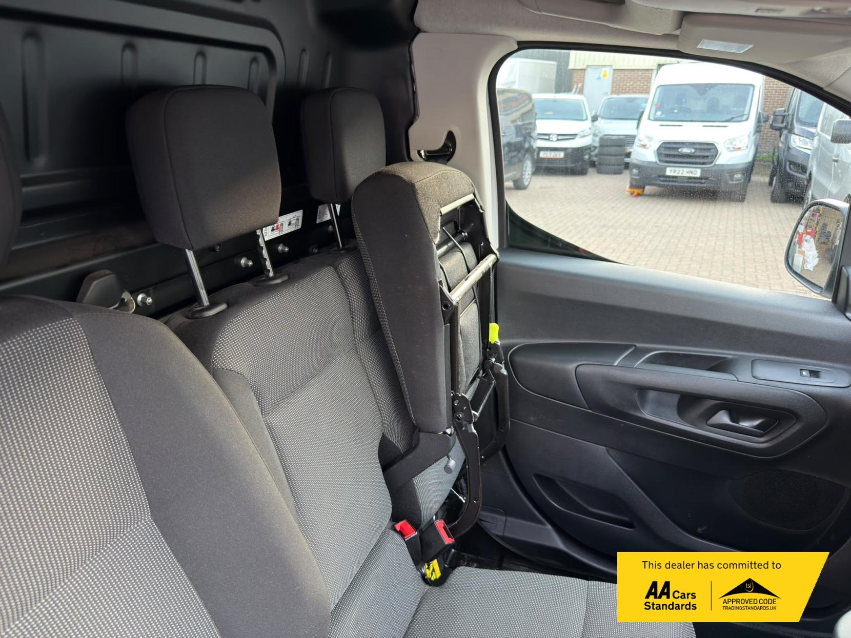 2024 Vauxhall Combo 1.5 Turbo D 2300 Pro XL Panel Van 6dr Diesel Auto LWB Euro 6 (s/s) (130 ps) - Thumbnail 23
