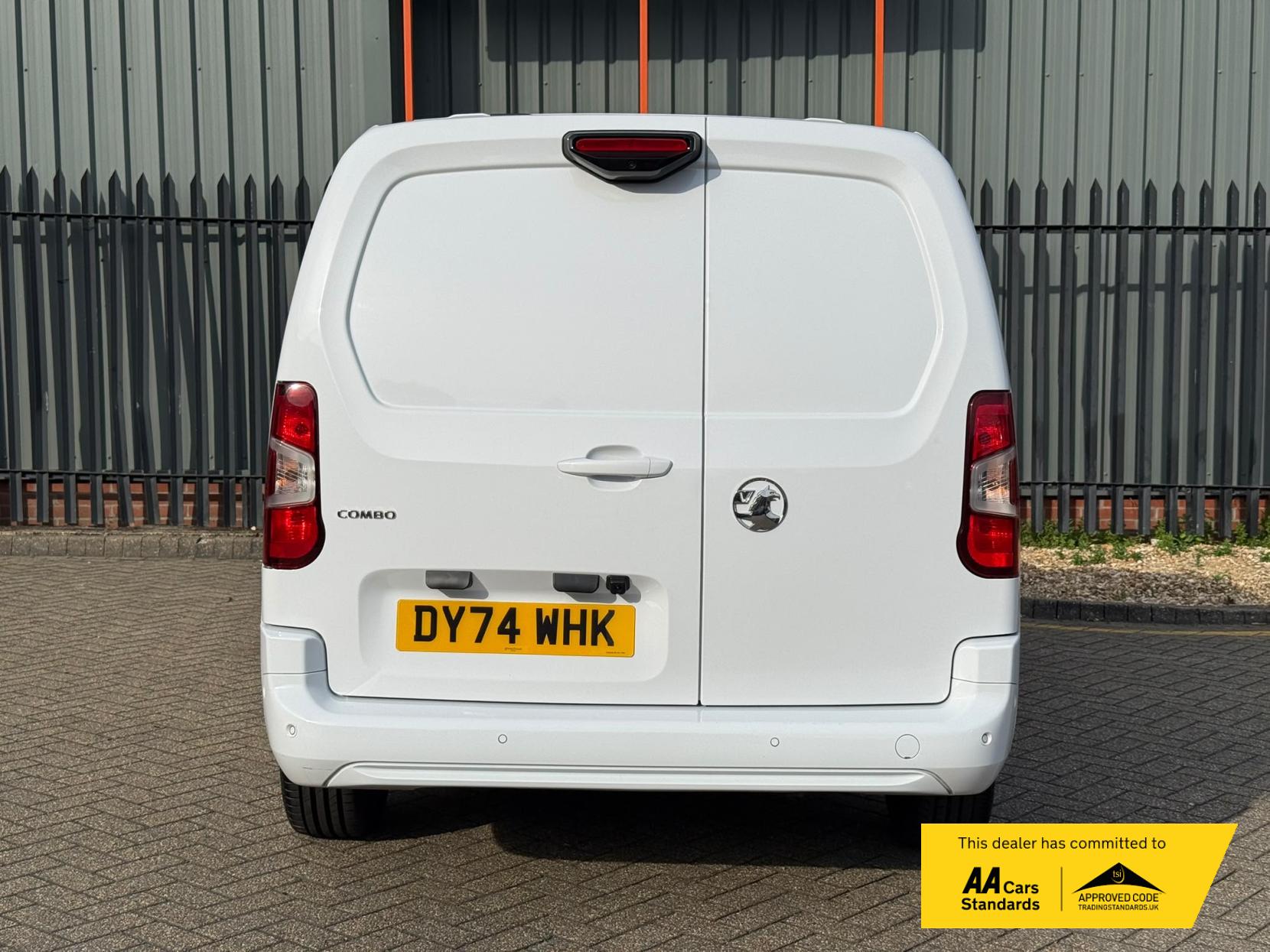 2024 Vauxhall Combo 1.5 Turbo D 2300 Pro XL Panel Van 6dr Diesel Auto LWB Euro 6 (s/s) (130 ps) - Thumbnail 25