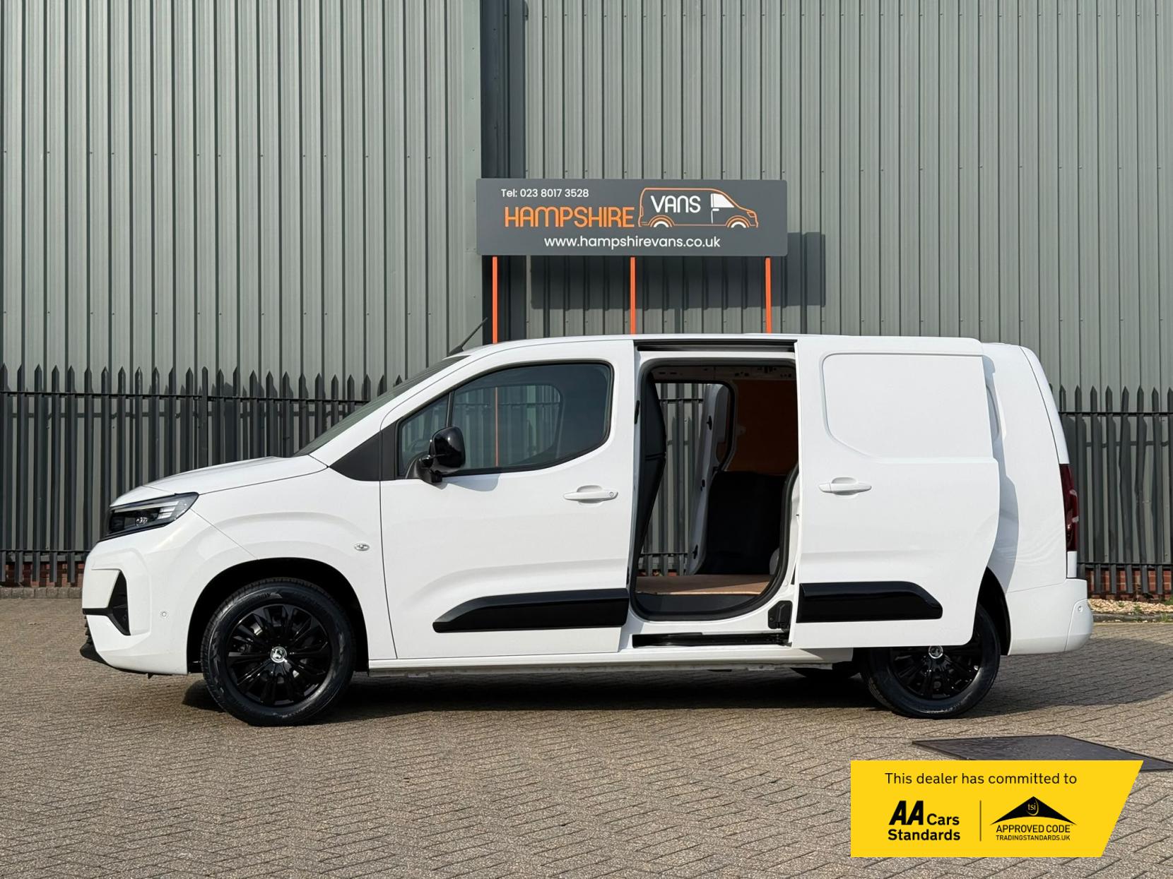 2024 Vauxhall Combo 1.5 Turbo D 2300 Pro XL Panel Van 6dr Diesel Auto LWB Euro 6 (s/s) (130 ps) - Thumbnail 6