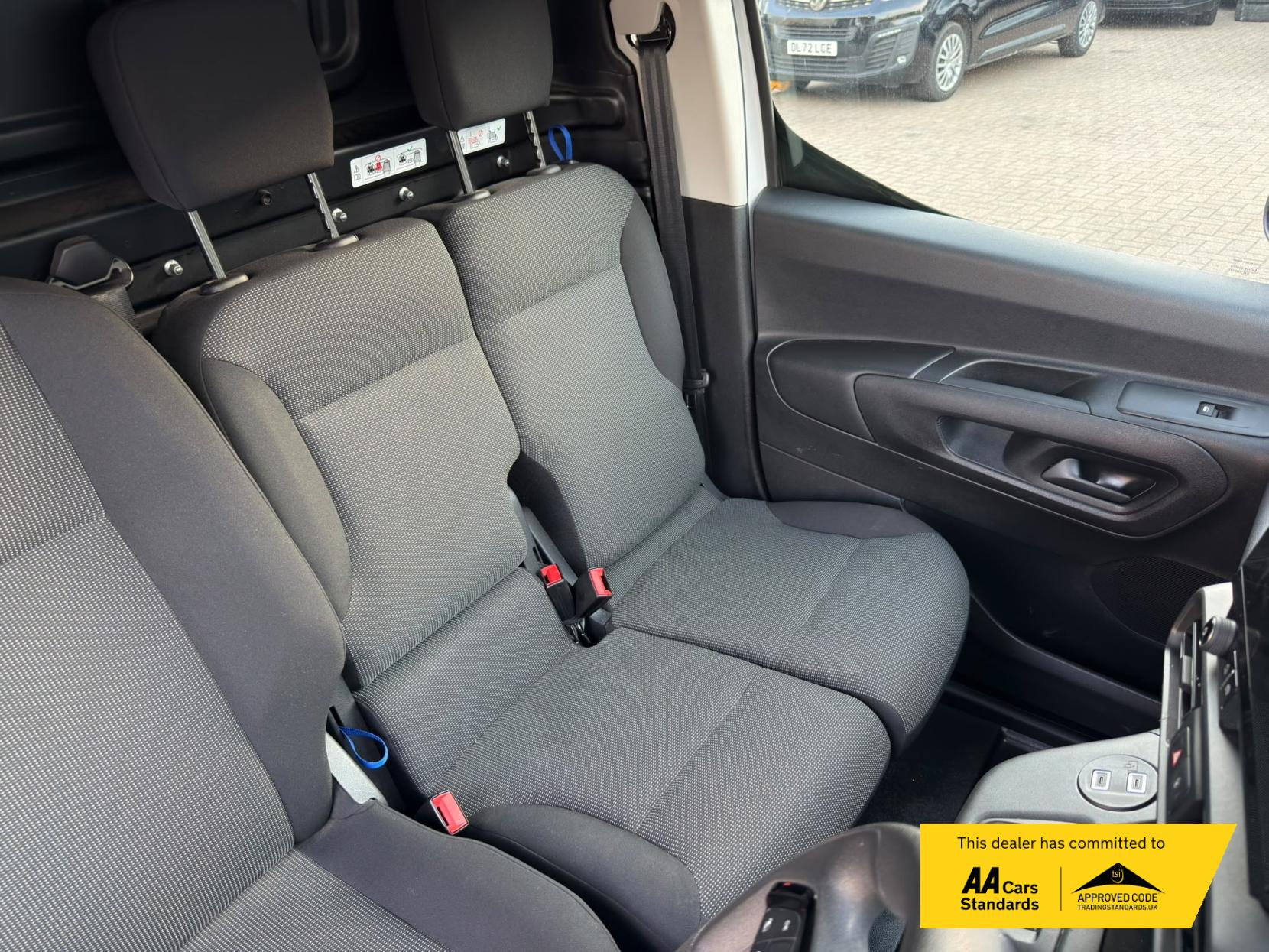 2024 Vauxhall Combo 1.5 Turbo D 2300 Pro XL Panel Van 6dr Diesel Auto LWB Euro 6 (s/s) (130 ps) - Thumbnail 17