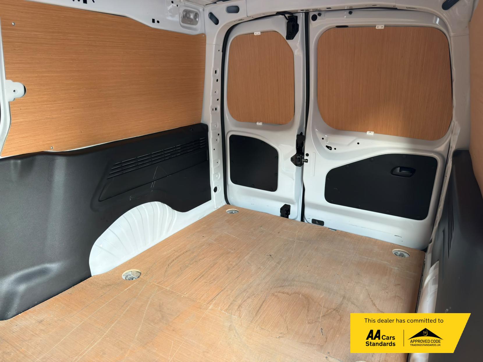 2024 Vauxhall Combo 1.5 Turbo D 2300 Pro XL Panel Van 6dr Diesel Auto LWB Euro 6 (s/s) (130 ps) - Thumbnail 33