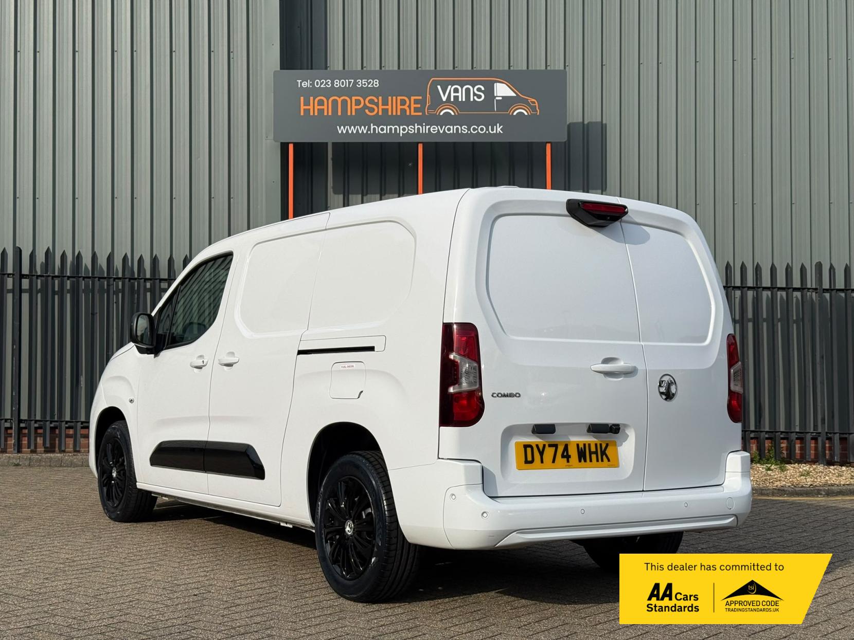 2024 Vauxhall Combo 1.5 Turbo D 2300 Pro XL Panel Van 6dr Diesel Auto LWB Euro 6 (s/s) (130 ps) - Thumbnail 4