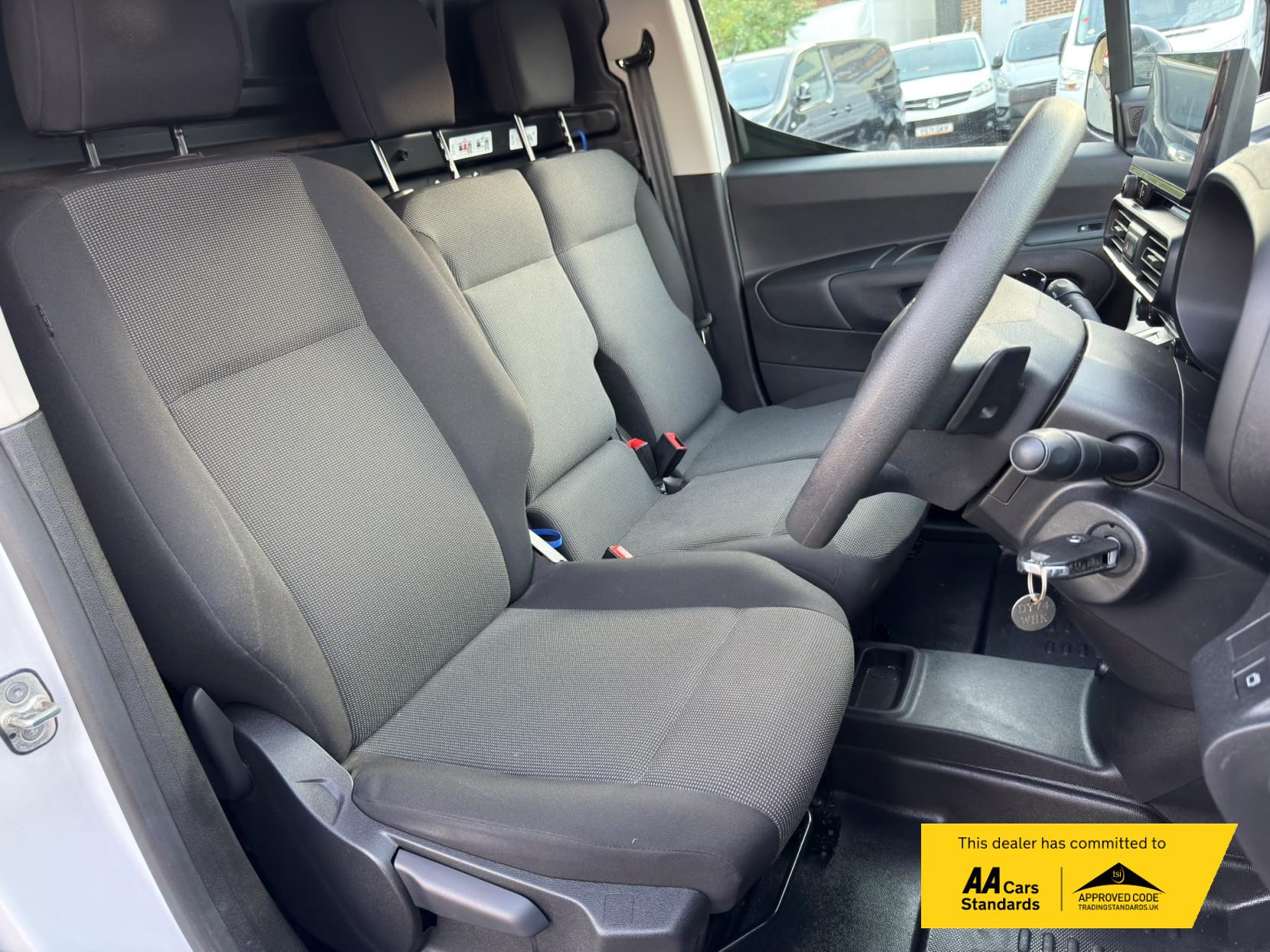 2024 Vauxhall Combo 1.5 Turbo D 2300 Pro XL Panel Van 6dr Diesel Auto LWB Euro 6 (s/s) (130 ps) - Thumbnail 15