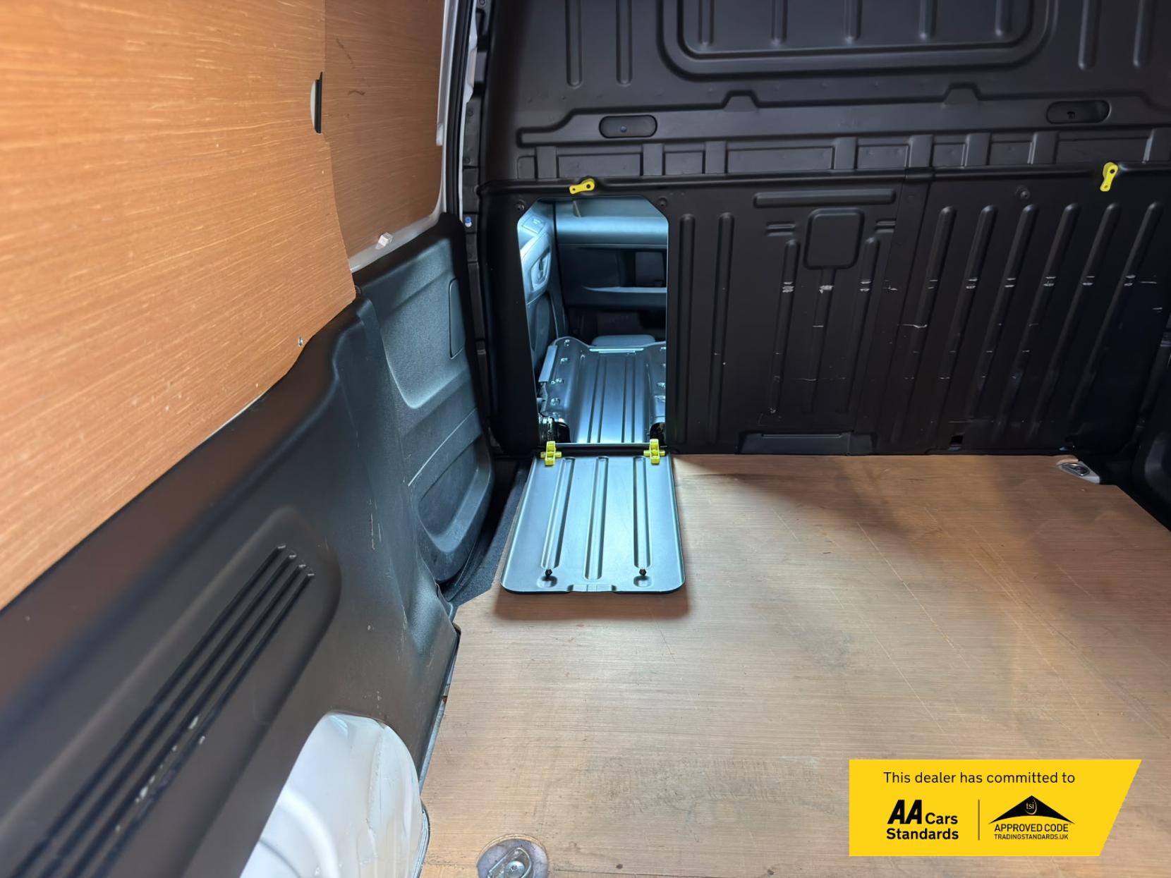 2024 Vauxhall Combo 1.5 Turbo D 2300 Pro XL Panel Van 6dr Diesel Auto LWB Euro 6 (s/s) (130 ps) - Thumbnail 31