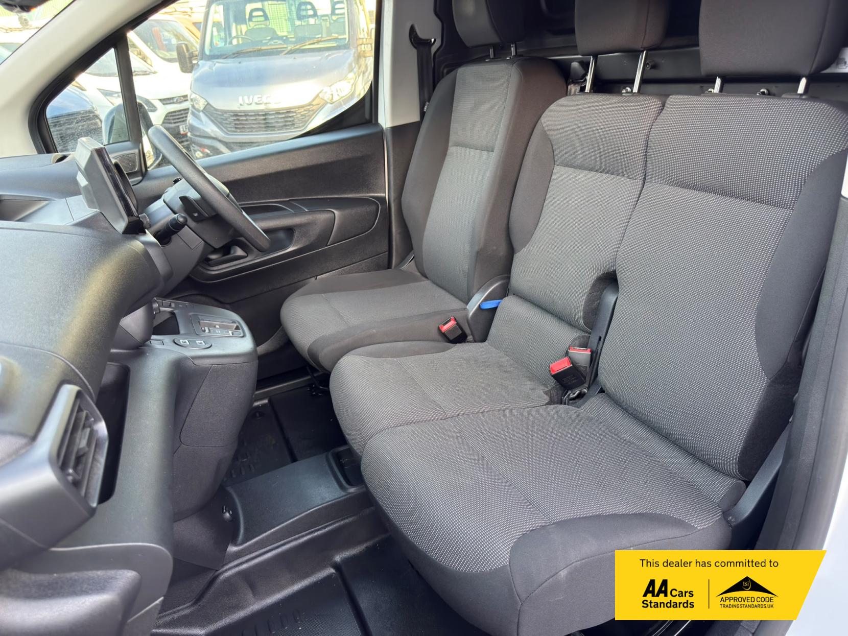 2024 Vauxhall Combo 1.5 Turbo D 2300 Pro XL Panel Van 6dr Diesel Auto LWB Euro 6 (s/s) (130 ps) - Thumbnail 22