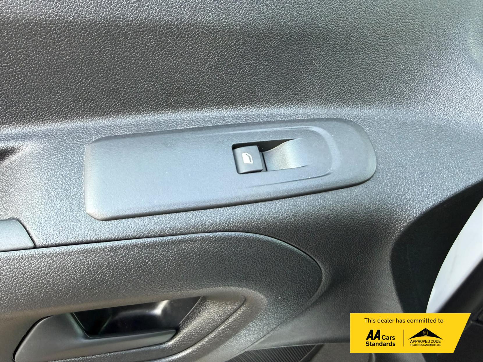 2024 Vauxhall Combo 1.5 Turbo D 2300 Pro XL Panel Van 6dr Diesel Auto LWB Euro 6 (s/s) (130 ps) - Thumbnail 36