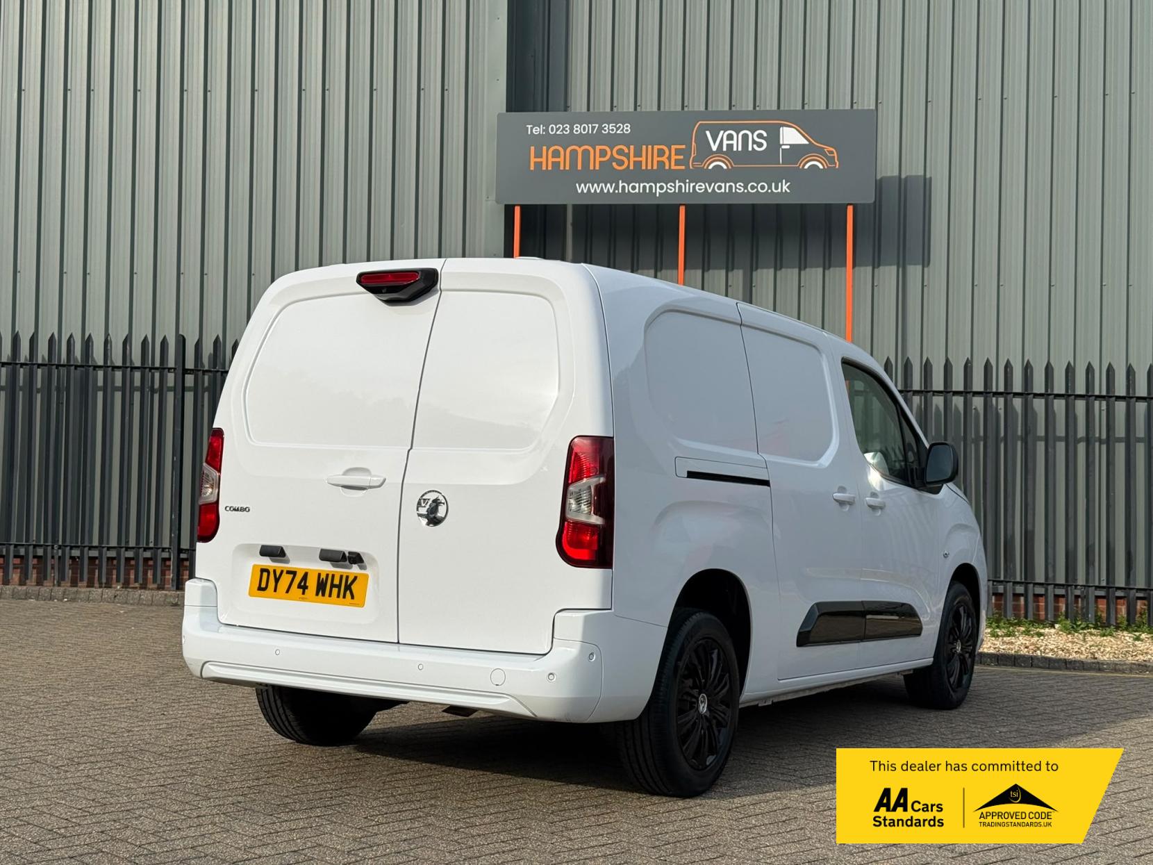 2024 Vauxhall Combo 1.5 Turbo D 2300 Pro XL Panel Van 6dr Diesel Auto LWB Euro 6 (s/s) (130 ps) - Thumbnail 3