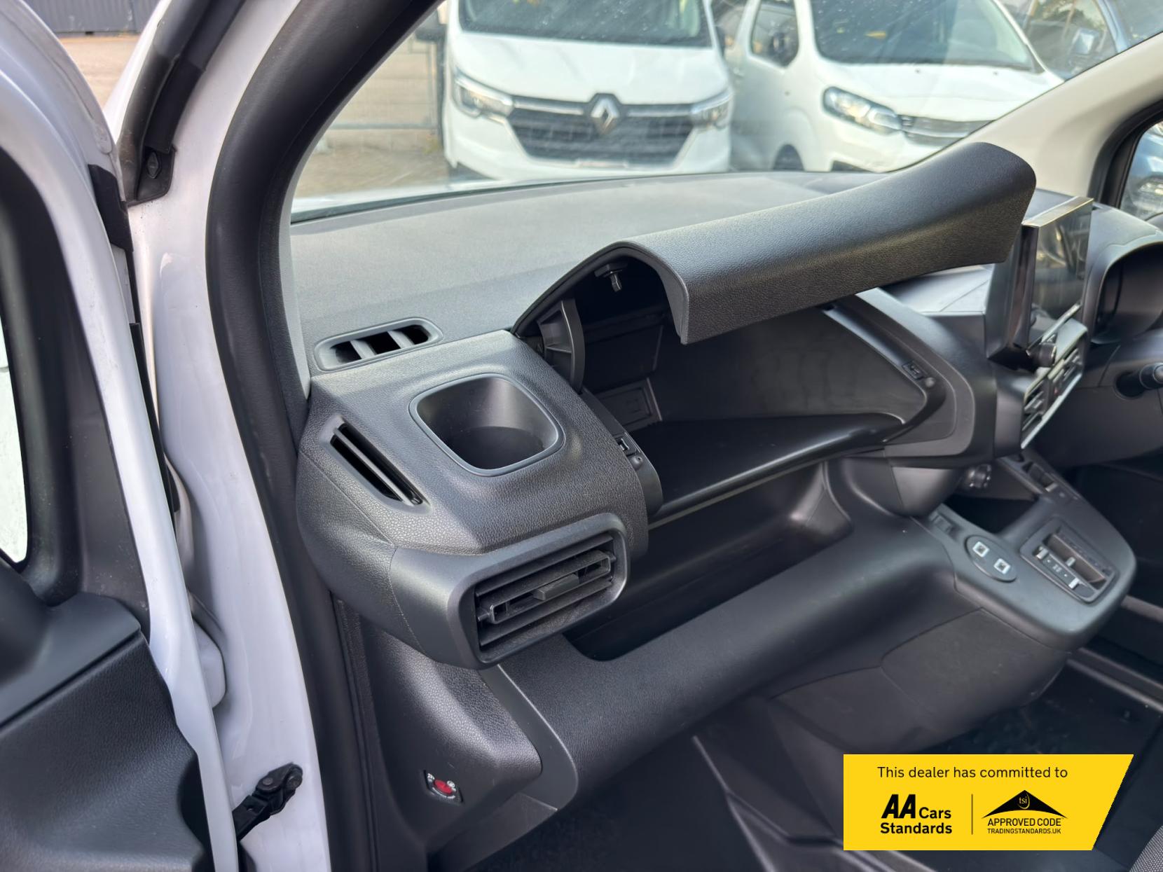 2024 Vauxhall Combo 1.5 Turbo D 2300 Pro XL Panel Van 6dr Diesel Auto LWB Euro 6 (s/s) (130 ps) - Thumbnail 38