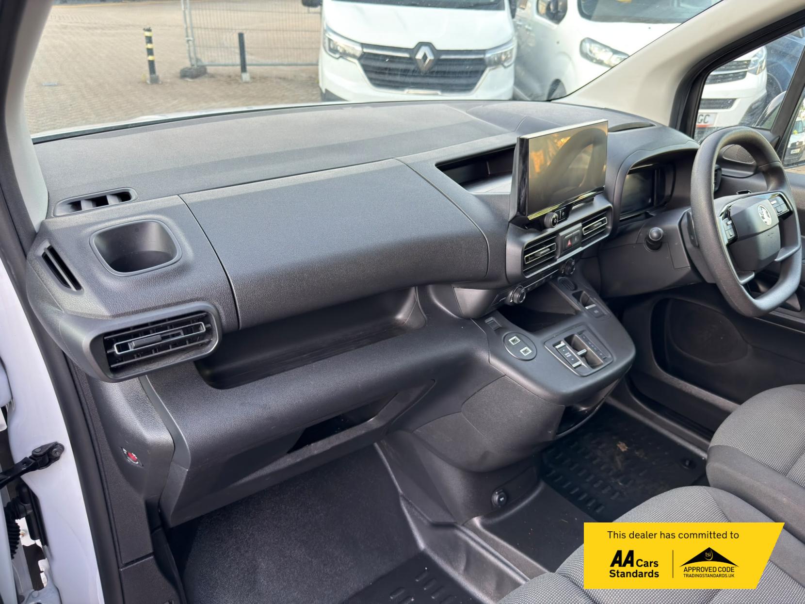 2024 Vauxhall Combo 1.5 Turbo D 2300 Pro XL Panel Van 6dr Diesel Auto LWB Euro 6 (s/s) (130 ps) - Thumbnail 37