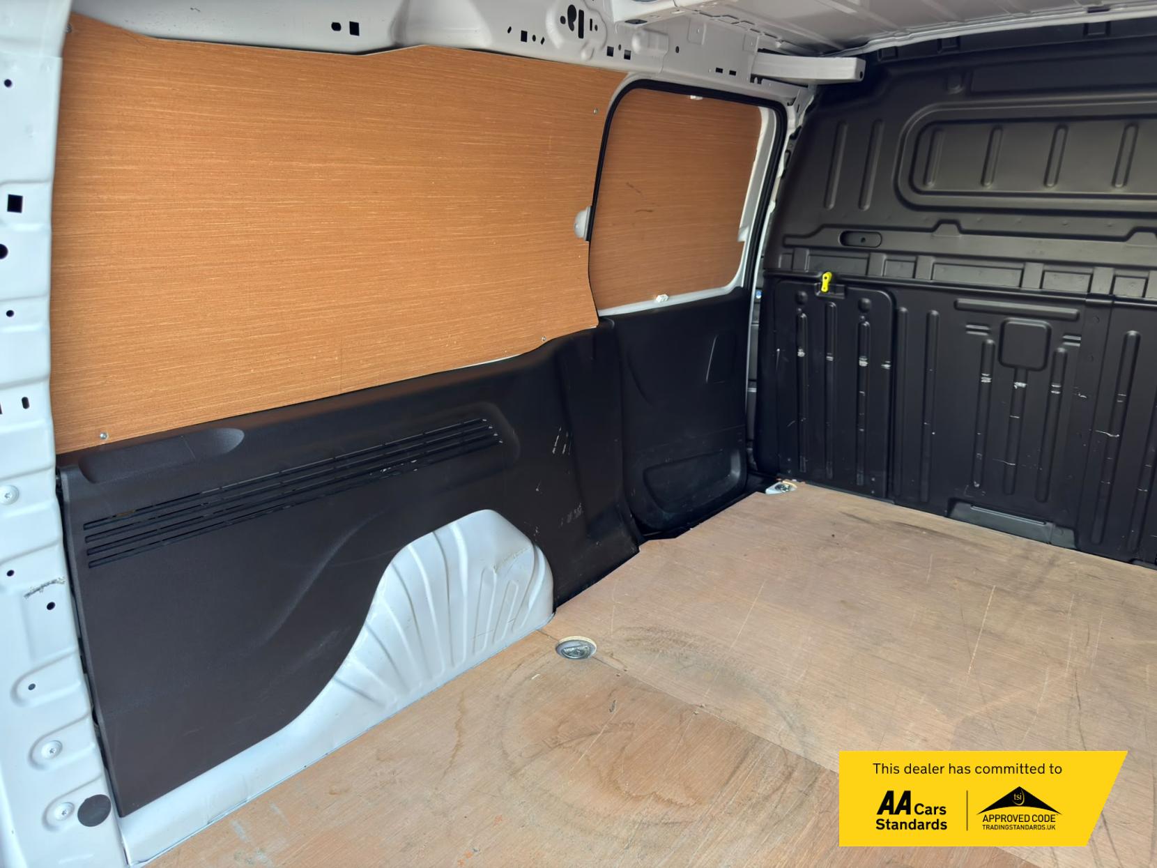 2024 Vauxhall Combo 1.5 Turbo D 2300 Pro XL Panel Van 6dr Diesel Auto LWB Euro 6 (s/s) (130 ps) - Thumbnail 28