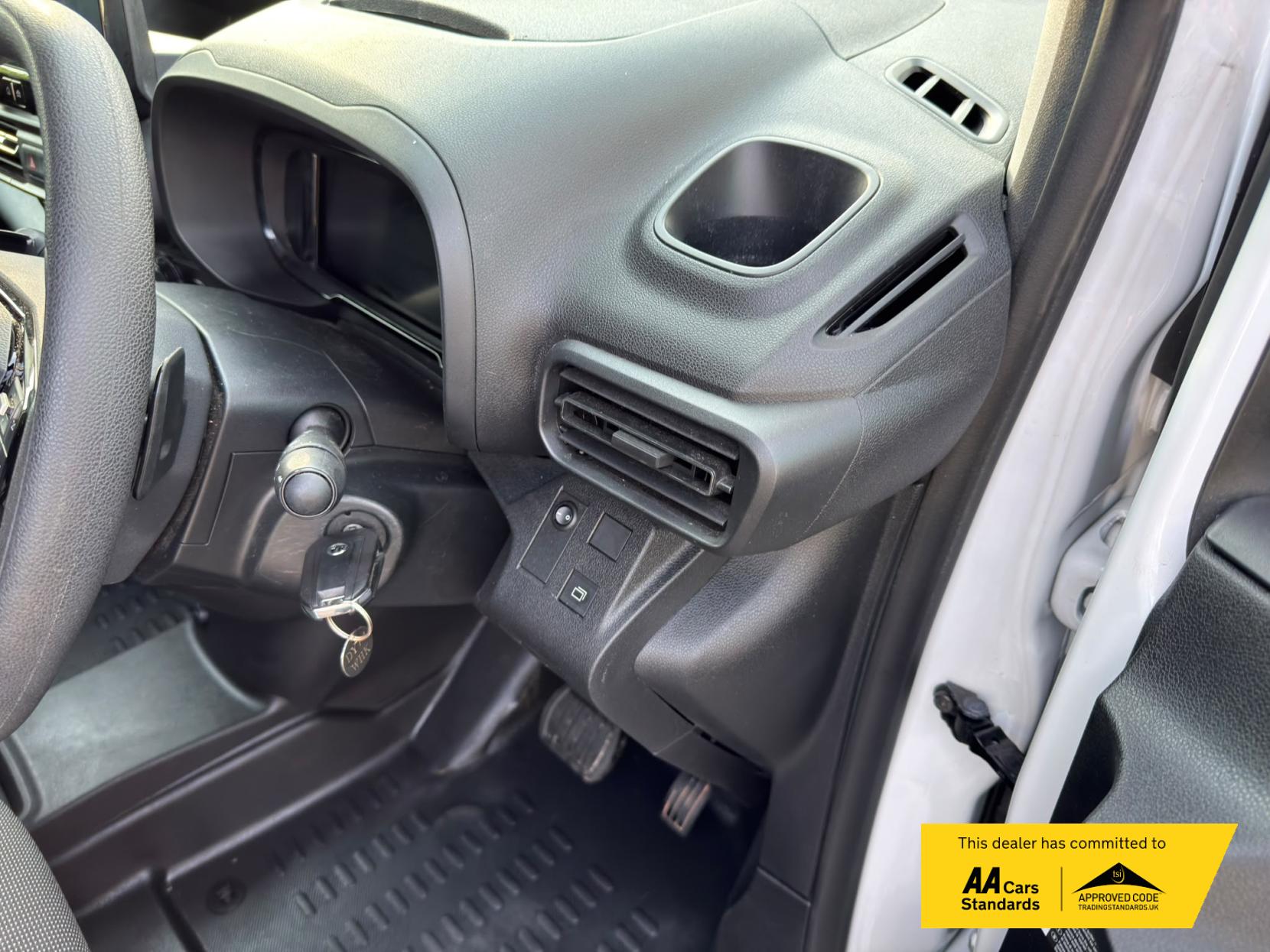 2024 Vauxhall Combo 1.5 Turbo D 2300 Pro XL Panel Van 6dr Diesel Auto LWB Euro 6 (s/s) (130 ps) - Thumbnail 58
