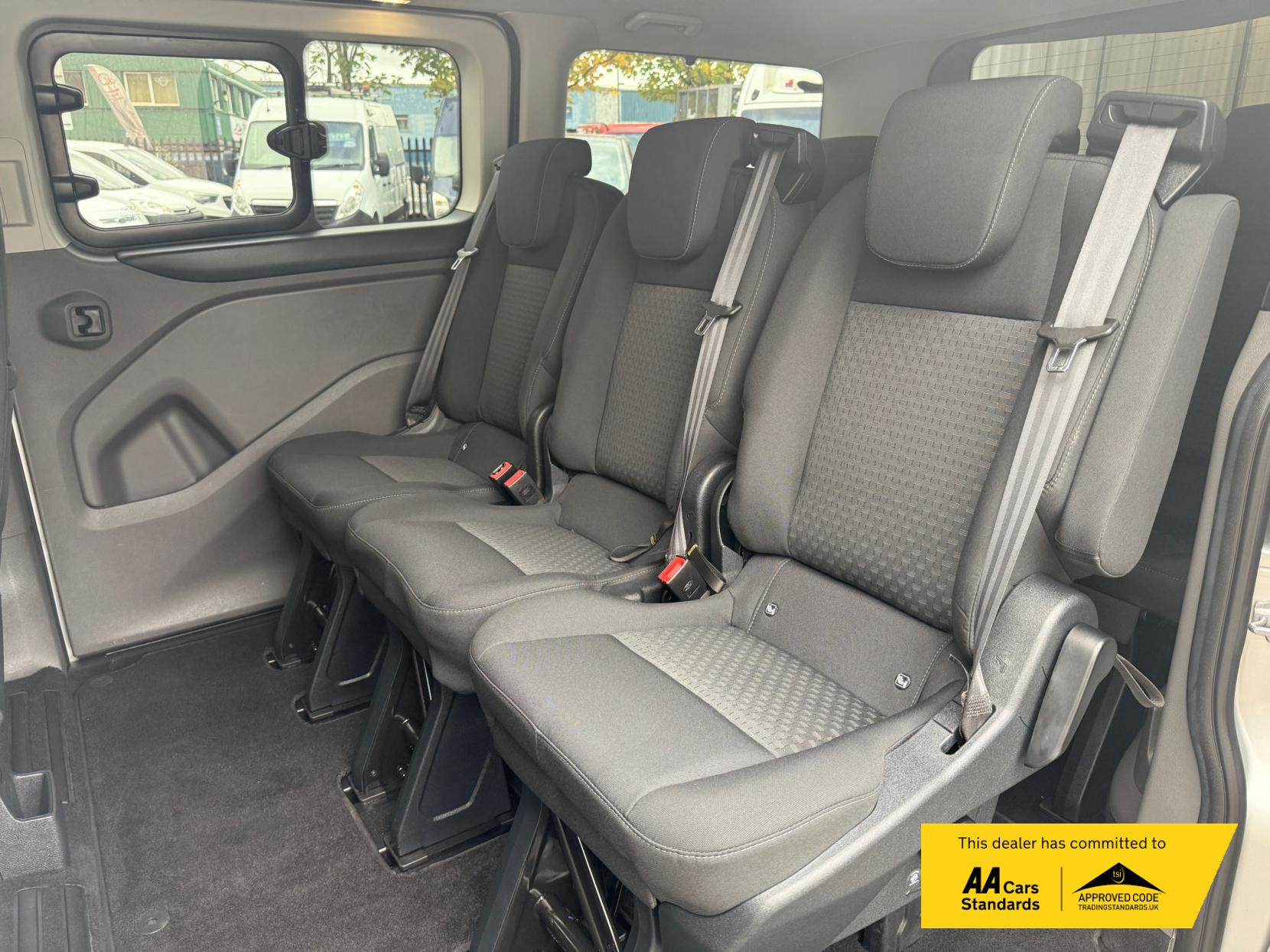 Ford Tourneo Custom 2.0 320 EcoBlue Zetec Minibus Double Cab 5dr Diesel Manual L1 Euro 6 (s/s) (130 ps)