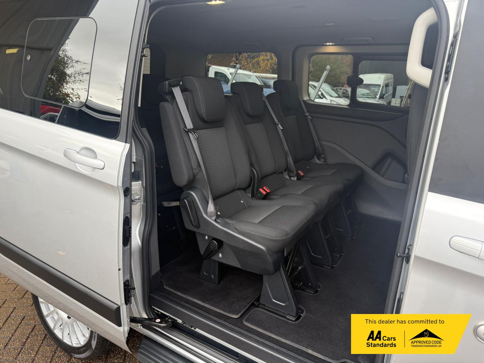 Ford Tourneo Custom 2.0 320 EcoBlue Zetec Minibus Double Cab 5dr Diesel Manual L1 Euro 6 (s/s) (130 ps)