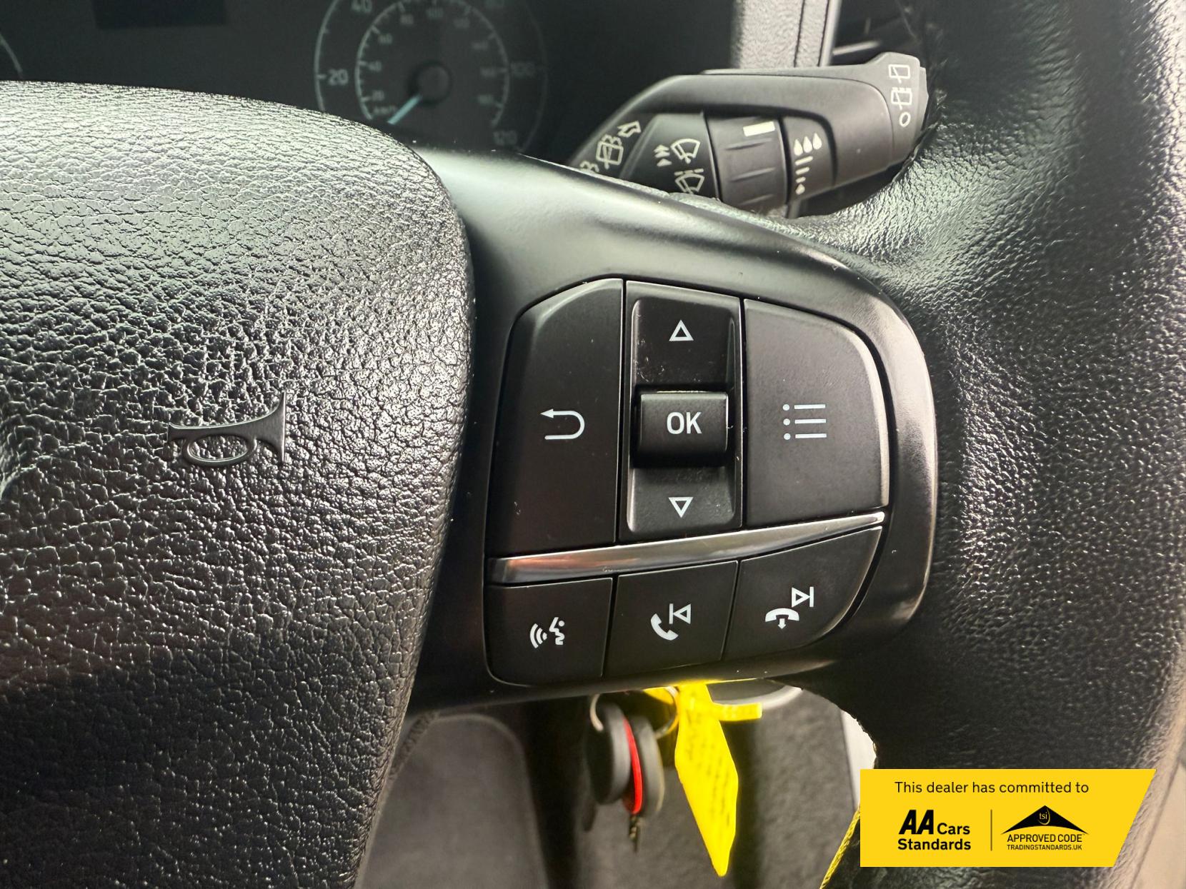 Ford Tourneo Custom 2.0 320 EcoBlue Zetec Minibus Double Cab 5dr Diesel Manual L1 Euro 6 (s/s) (130 ps)