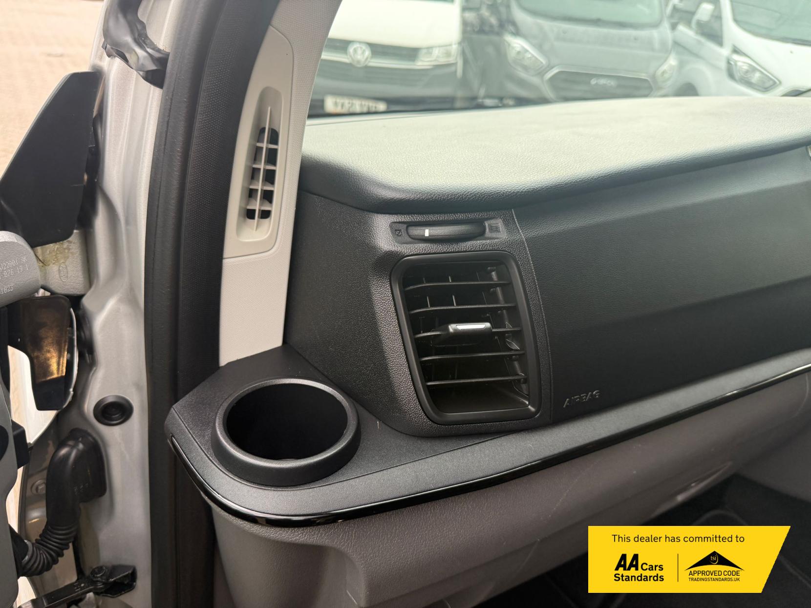 Ford Tourneo Custom 2.0 320 EcoBlue Zetec Minibus Double Cab 5dr Diesel Manual L1 Euro 6 (s/s) (130 ps)