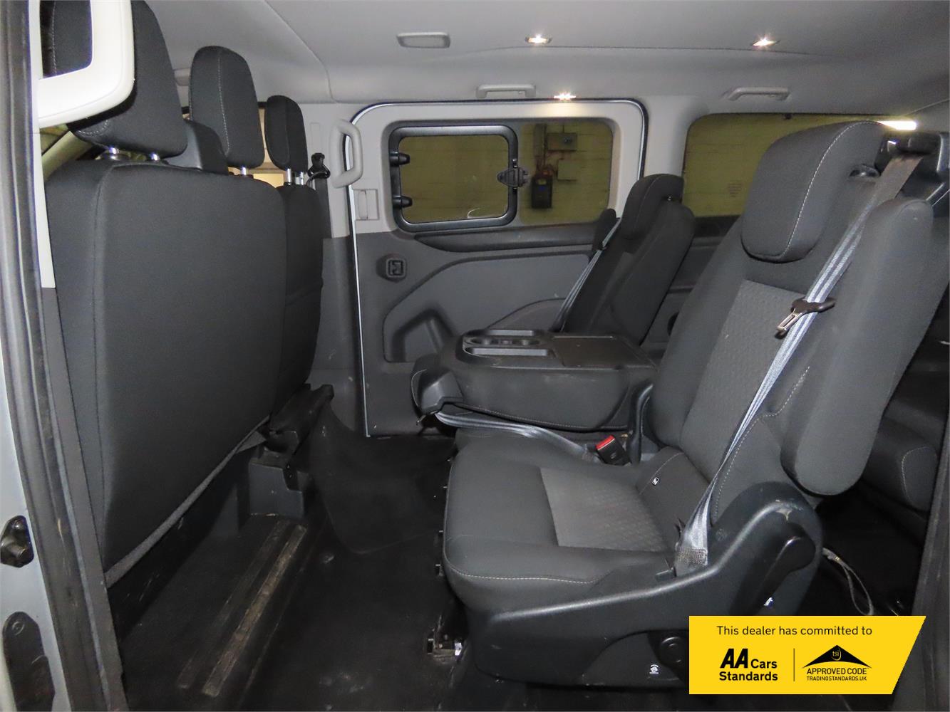 Ford Tourneo Custom 2.0 320 EcoBlue Zetec Minibus Double Cab 5dr Diesel Manual L1 Euro 6 (s/s) (130 ps)