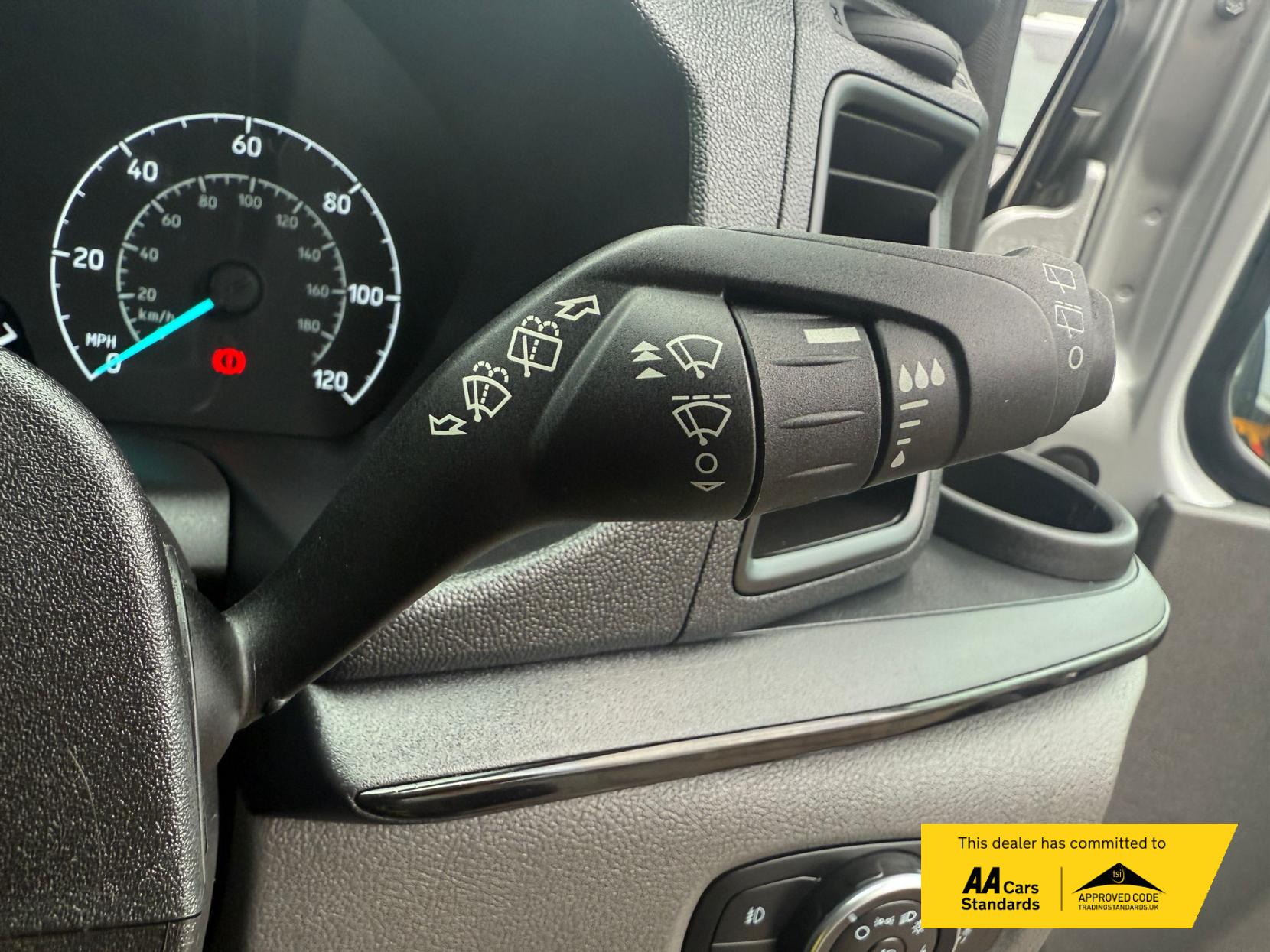 Ford Tourneo Custom 2.0 320 EcoBlue Zetec Minibus Double Cab 5dr Diesel Manual L1 Euro 6 (s/s) (130 ps)