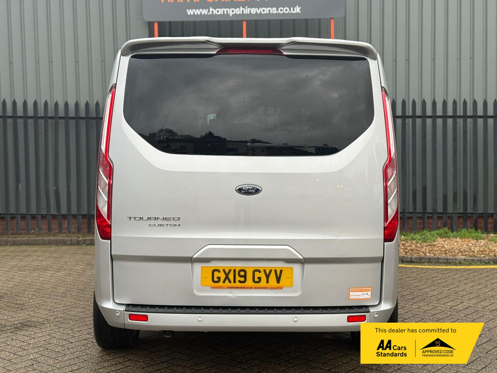 Ford Tourneo Custom 2.0 320 EcoBlue Zetec Minibus Double Cab 5dr Diesel Manual L1 Euro 6 (s/s) (130 ps)