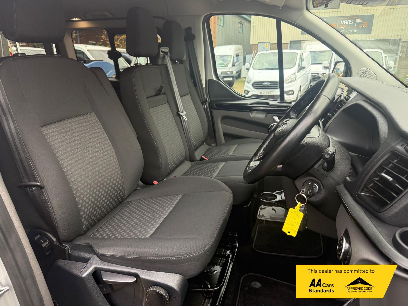 Ford Tourneo Custom 2.0 320 EcoBlue Zetec Minibus Double Cab 5dr Diesel Manual L1 Euro 6 (s/s) (130 ps)