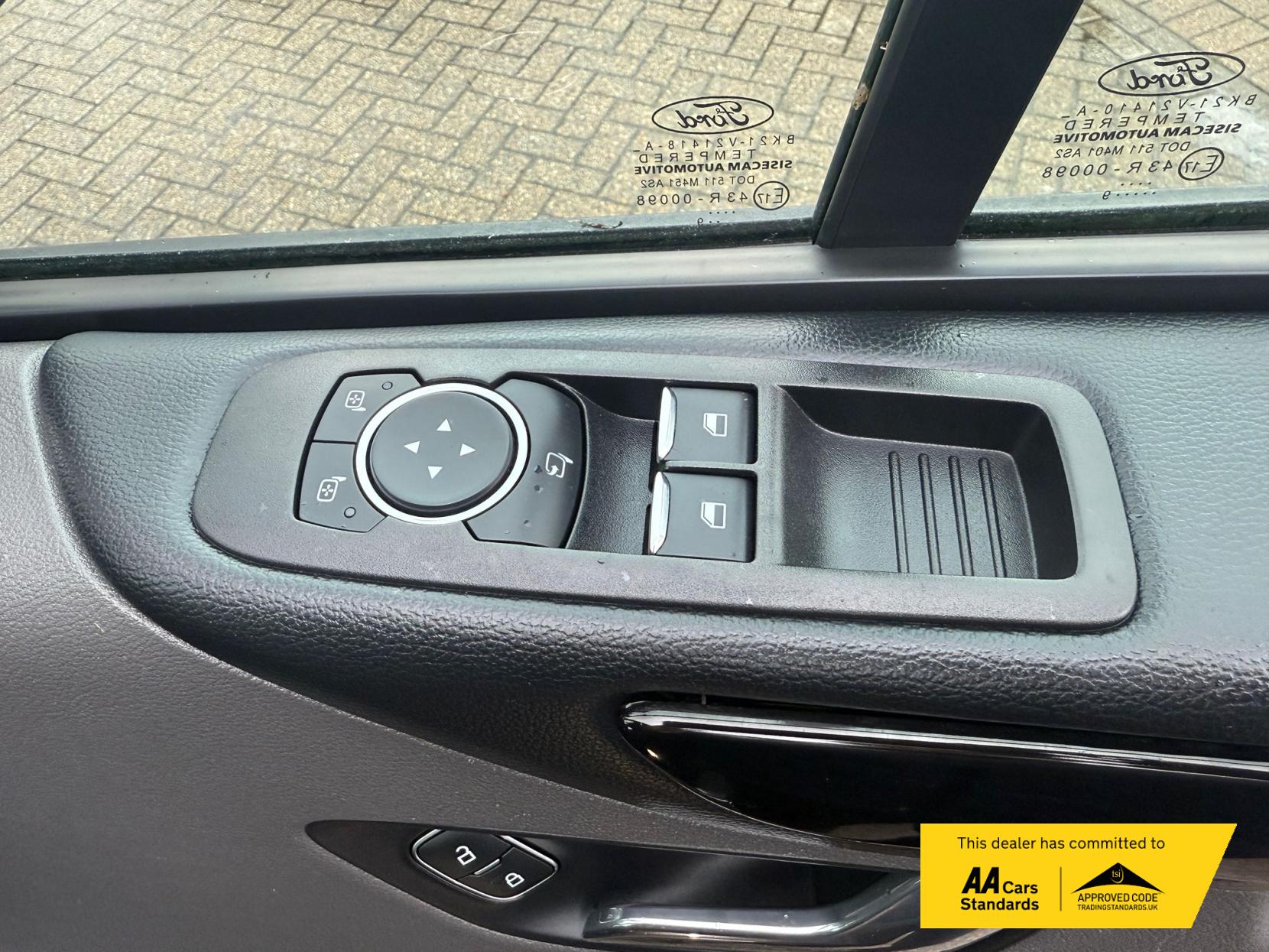 Ford Tourneo Custom 2.0 320 EcoBlue Zetec Minibus Double Cab 5dr Diesel Manual L1 Euro 6 (s/s) (130 ps)