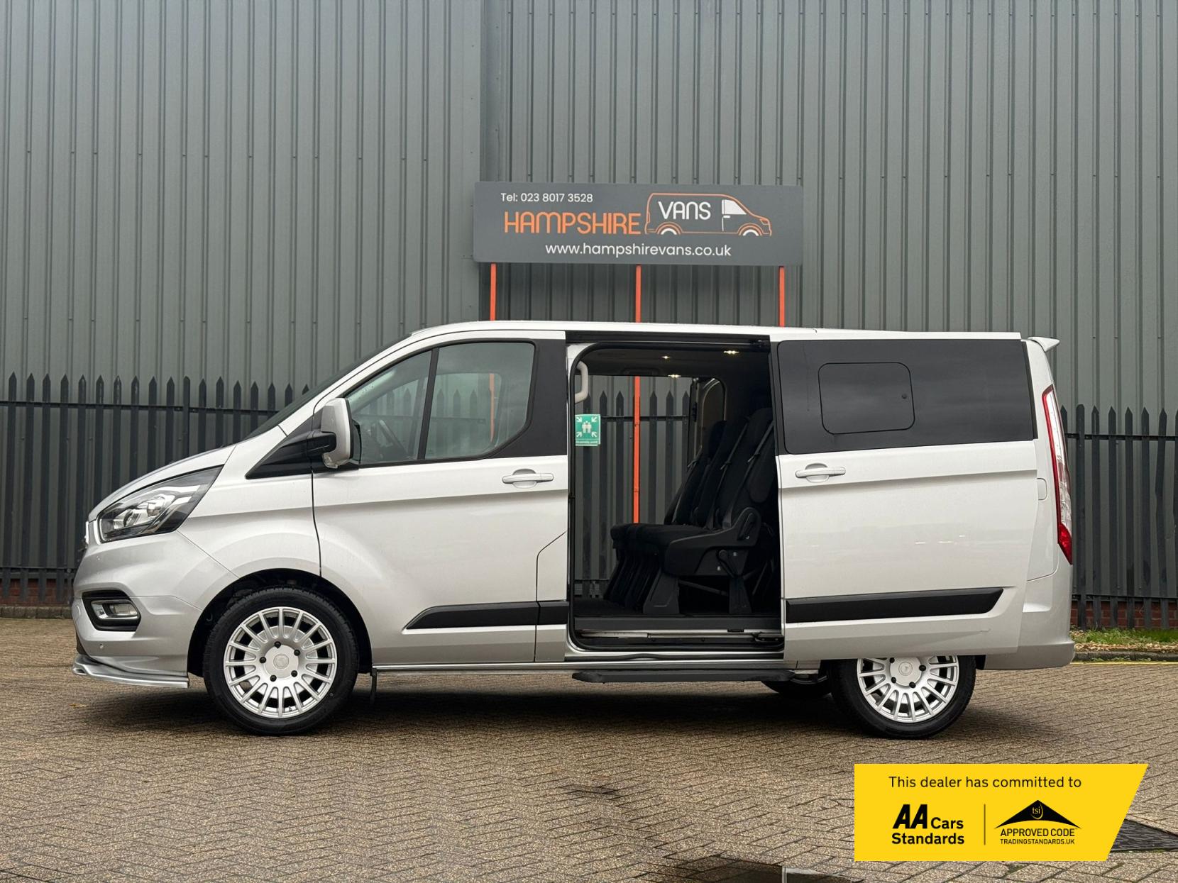 Ford Tourneo Custom 2.0 320 EcoBlue Zetec Minibus Double Cab 5dr Diesel Manual L1 Euro 6 (s/s) (130 ps)