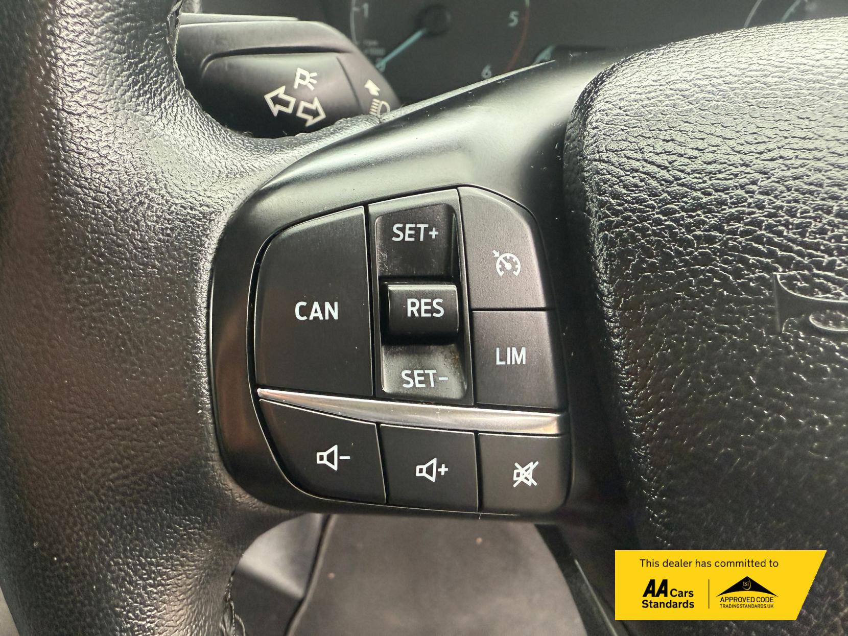 Ford Tourneo Custom 2.0 320 EcoBlue Zetec Minibus Double Cab 5dr Diesel Manual L1 Euro 6 (s/s) (130 ps)