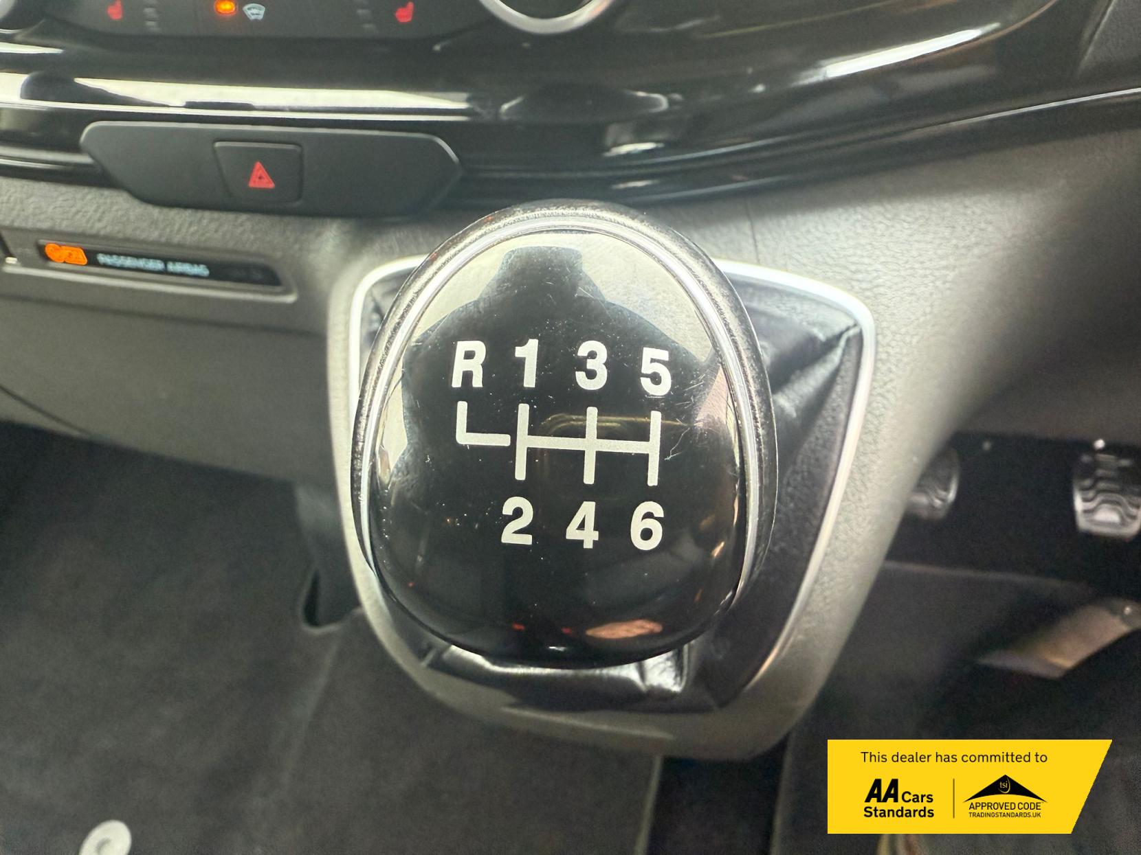 Ford Tourneo Custom 2.0 320 EcoBlue Zetec Minibus Double Cab 5dr Diesel Manual L1 Euro 6 (s/s) (130 ps)