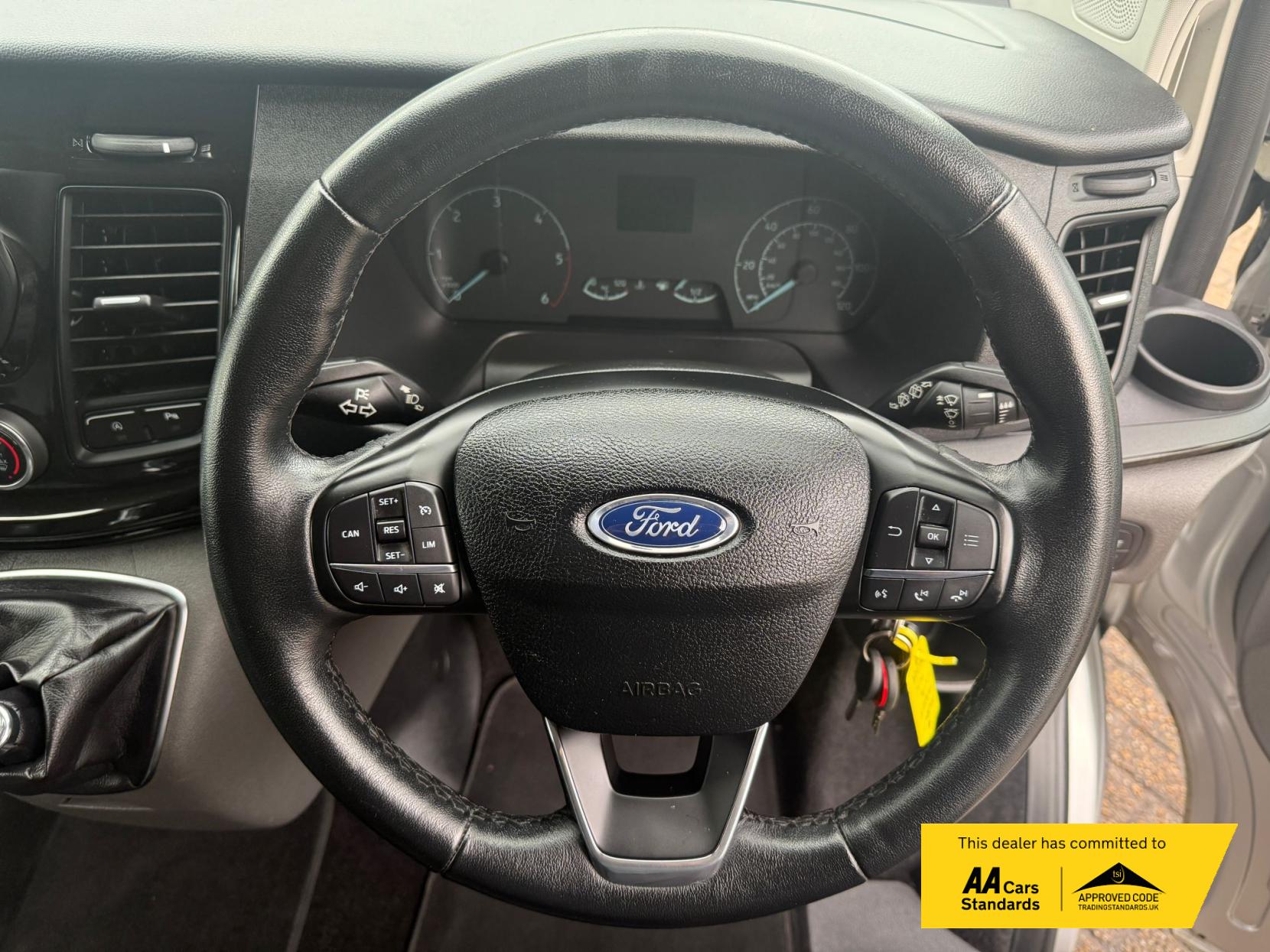 Ford Tourneo Custom 2.0 320 EcoBlue Zetec Minibus Double Cab 5dr Diesel Manual L1 Euro 6 (s/s) (130 ps)