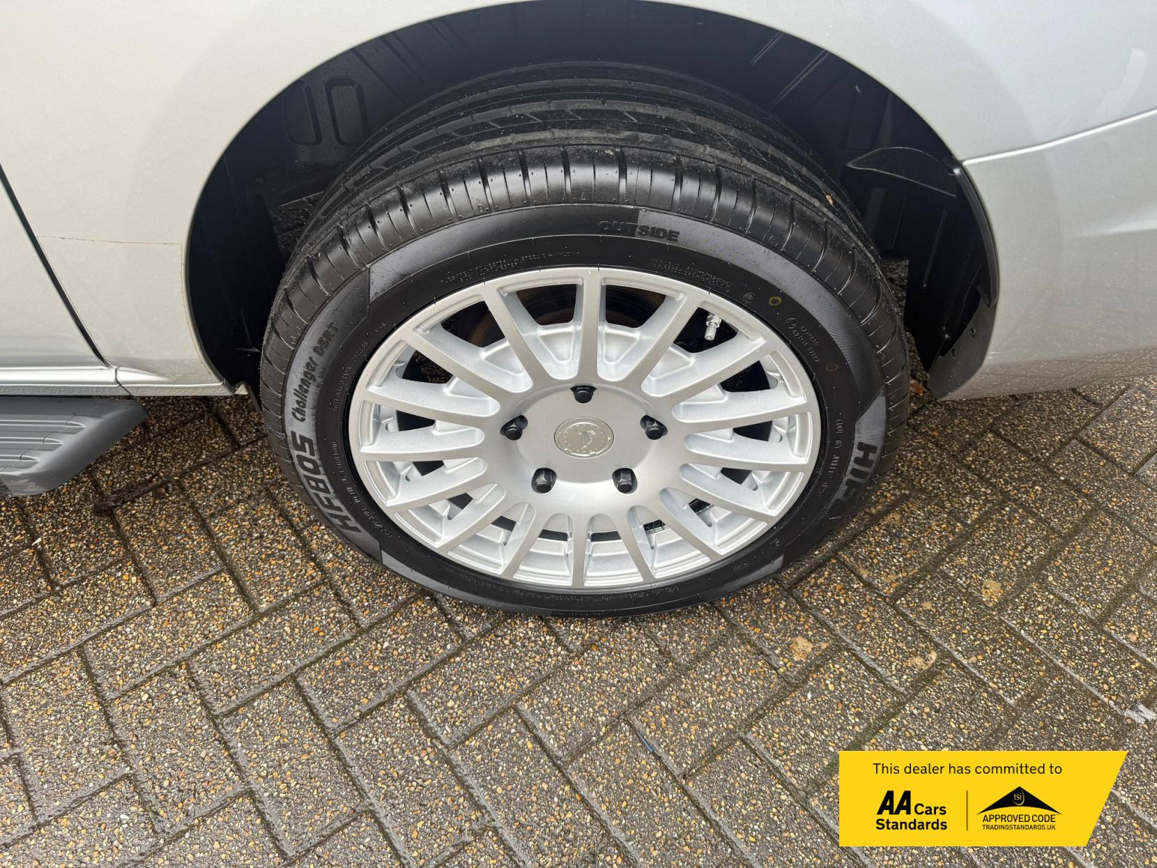 Ford Tourneo Custom 2.0 320 EcoBlue Zetec Minibus Double Cab 5dr Diesel Manual L1 Euro 6 (s/s) (130 ps)