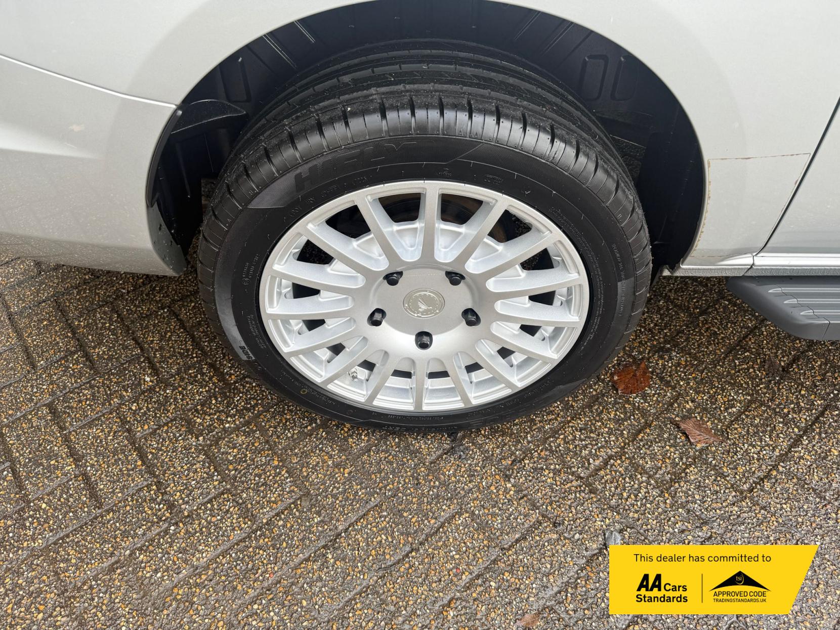 Ford Tourneo Custom 2.0 320 EcoBlue Zetec Minibus Double Cab 5dr Diesel Manual L1 Euro 6 (s/s) (130 ps)