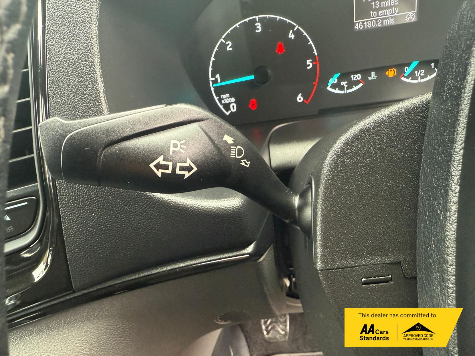 Ford Tourneo Custom 2.0 320 EcoBlue Zetec Minibus Double Cab 5dr Diesel Manual L1 Euro 6 (s/s) (130 ps)