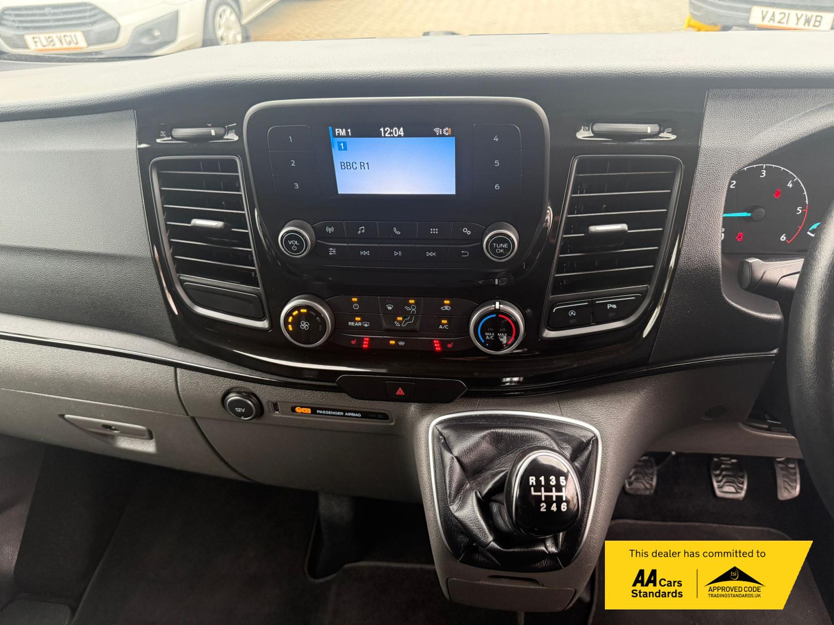 Ford Tourneo Custom 2.0 320 EcoBlue Zetec Minibus Double Cab 5dr Diesel Manual L1 Euro 6 (s/s) (130 ps)