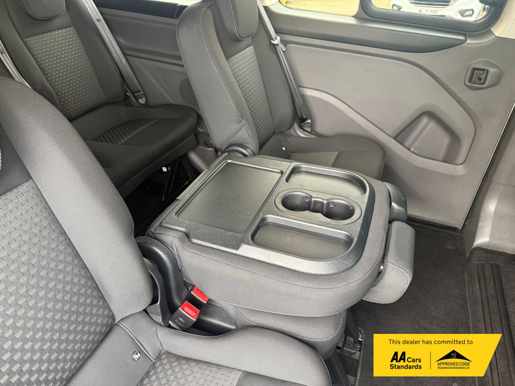 Ford Tourneo Custom 2.0 320 EcoBlue Zetec Minibus Double Cab 5dr Diesel Manual L1 Euro 6 (s/s) (130 ps)