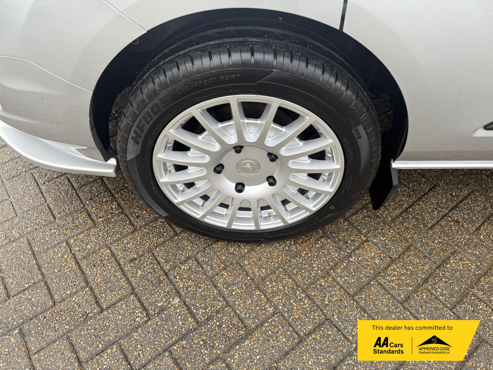 Ford Tourneo Custom 2.0 320 EcoBlue Zetec Minibus Double Cab 5dr Diesel Manual L1 Euro 6 (s/s) (130 ps)