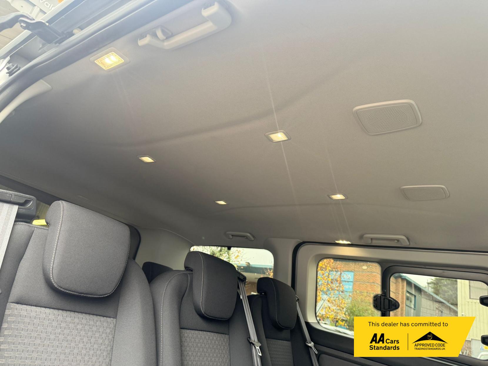 Ford Tourneo Custom 2.0 320 EcoBlue Zetec Minibus Double Cab 5dr Diesel Manual L1 Euro 6 (s/s) (130 ps)