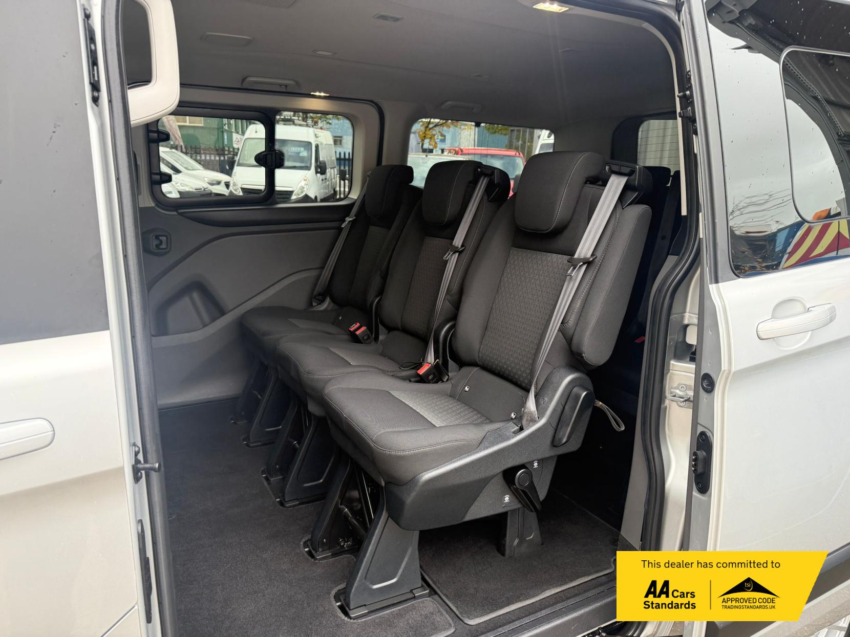 Ford Tourneo Custom 2.0 320 EcoBlue Zetec Minibus Double Cab 5dr Diesel Manual L1 Euro 6 (s/s) (130 ps)