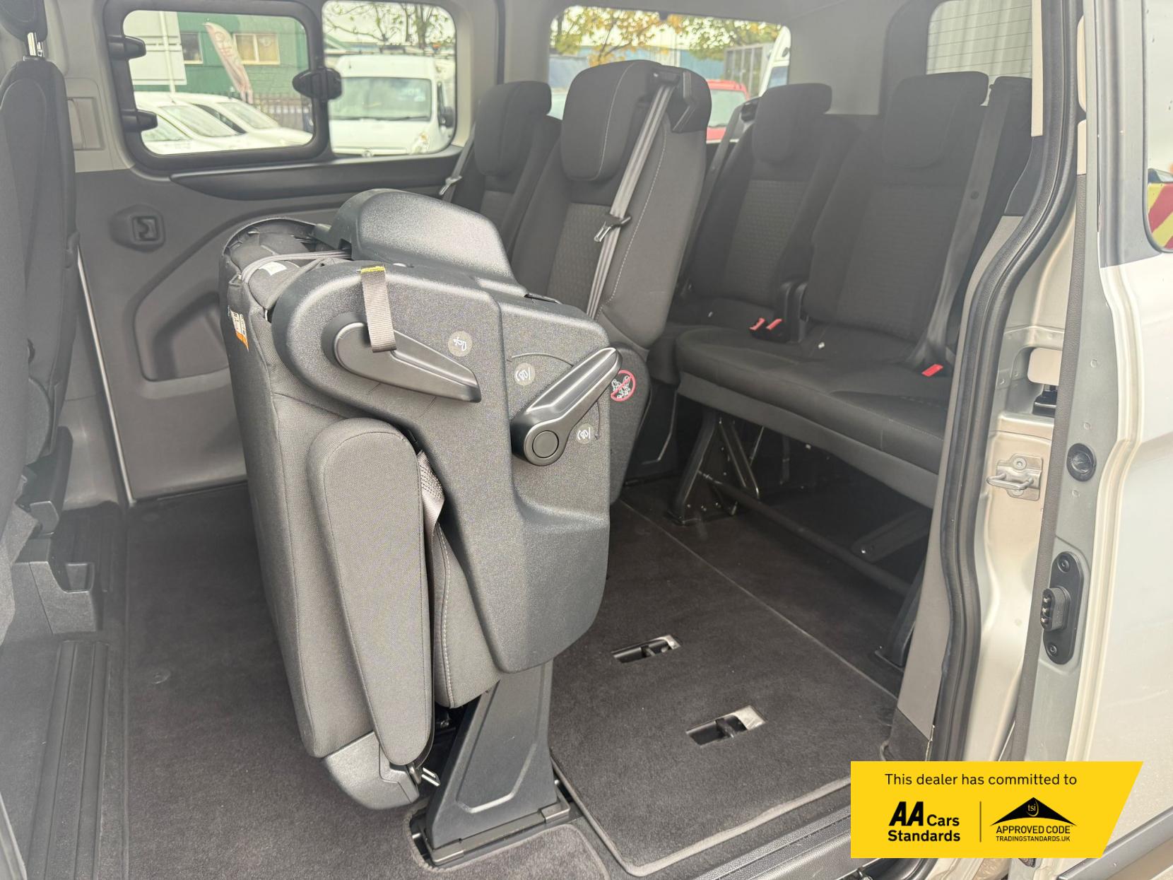 Ford Tourneo Custom 2.0 320 EcoBlue Zetec Minibus Double Cab 5dr Diesel Manual L1 Euro 6 (s/s) (130 ps)