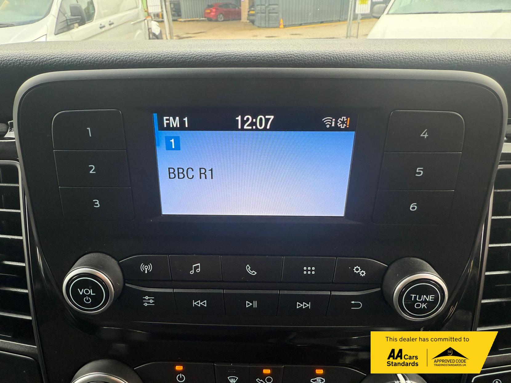 Ford Tourneo Custom 2.0 320 EcoBlue Zetec Minibus Double Cab 5dr Diesel Manual L1 Euro 6 (s/s) (130 ps)