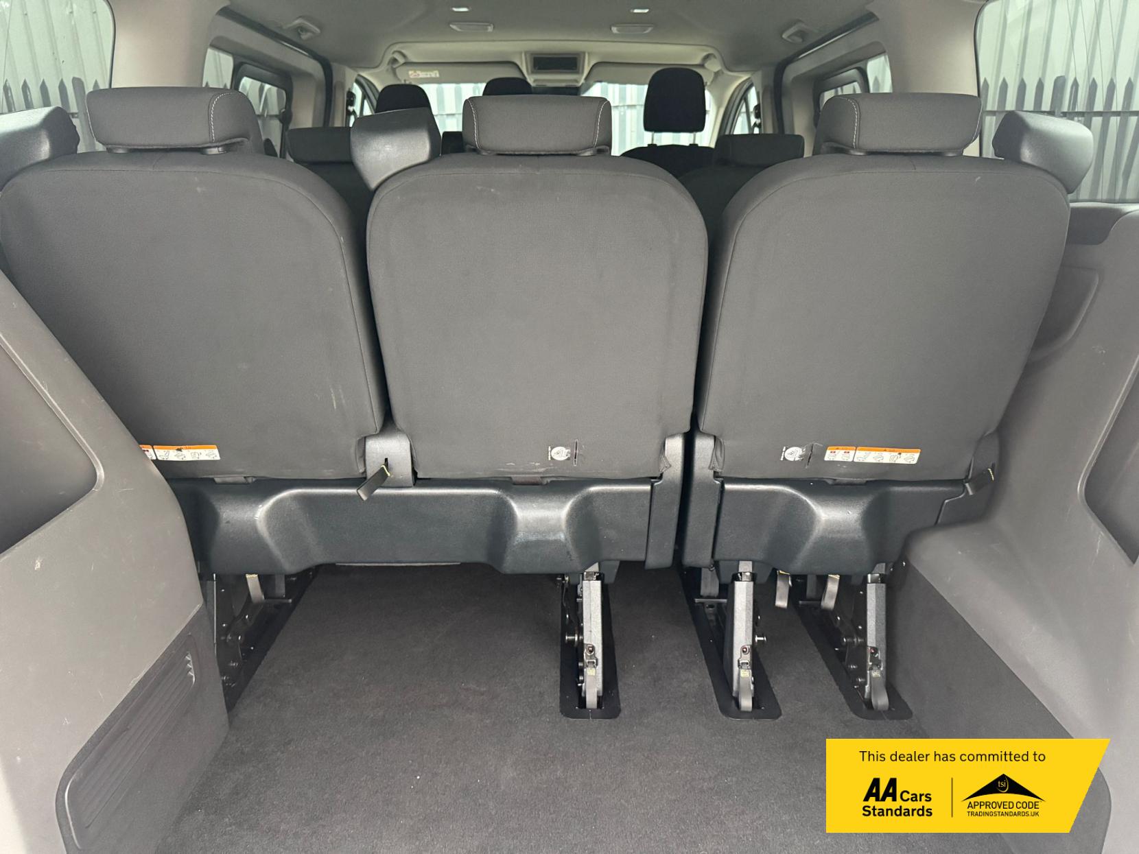 Ford Tourneo Custom 2.0 320 EcoBlue Zetec Minibus Double Cab 5dr Diesel Manual L1 Euro 6 (s/s) (130 ps)