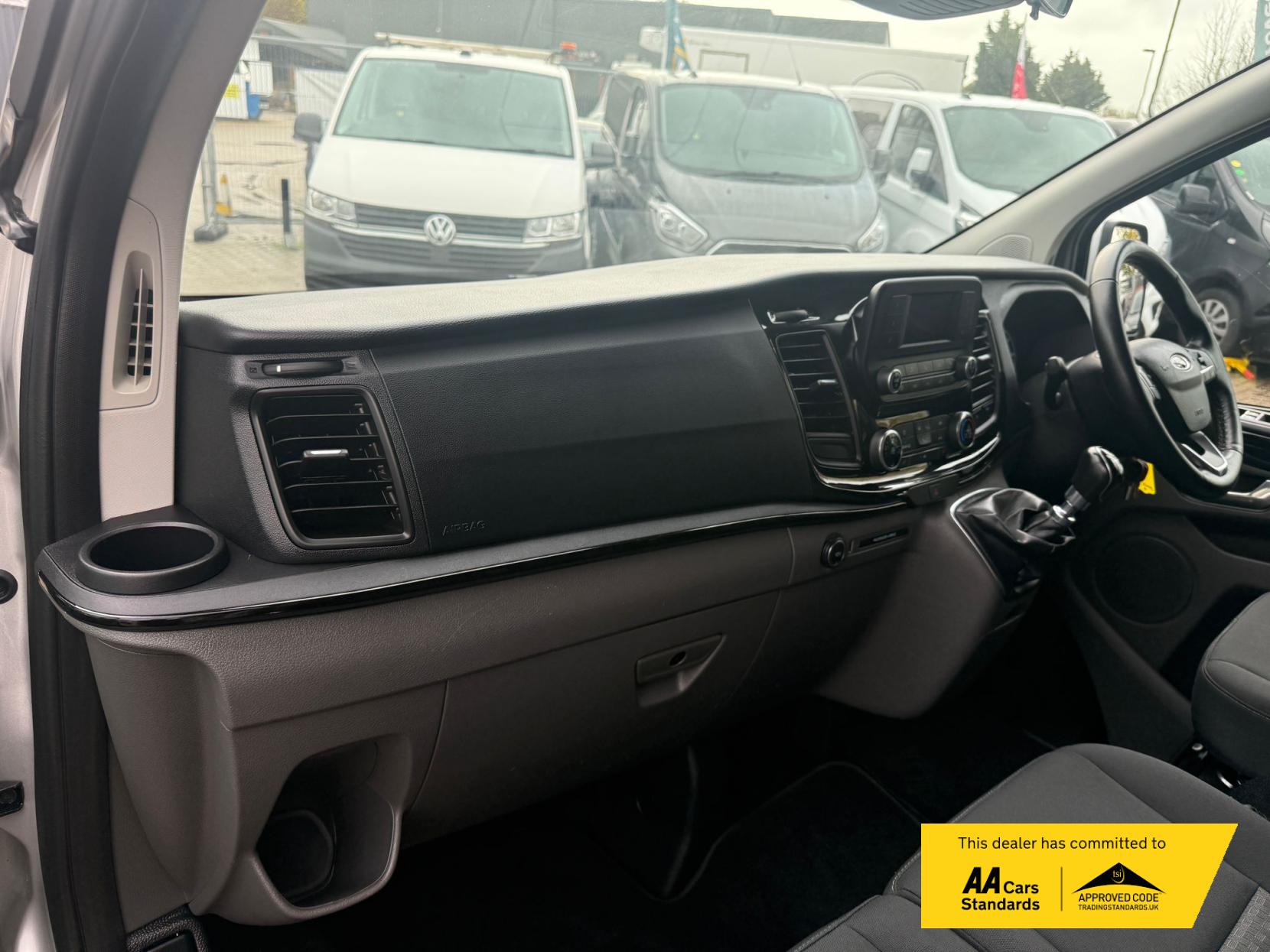 Ford Tourneo Custom 2.0 320 EcoBlue Zetec Minibus Double Cab 5dr Diesel Manual L1 Euro 6 (s/s) (130 ps)