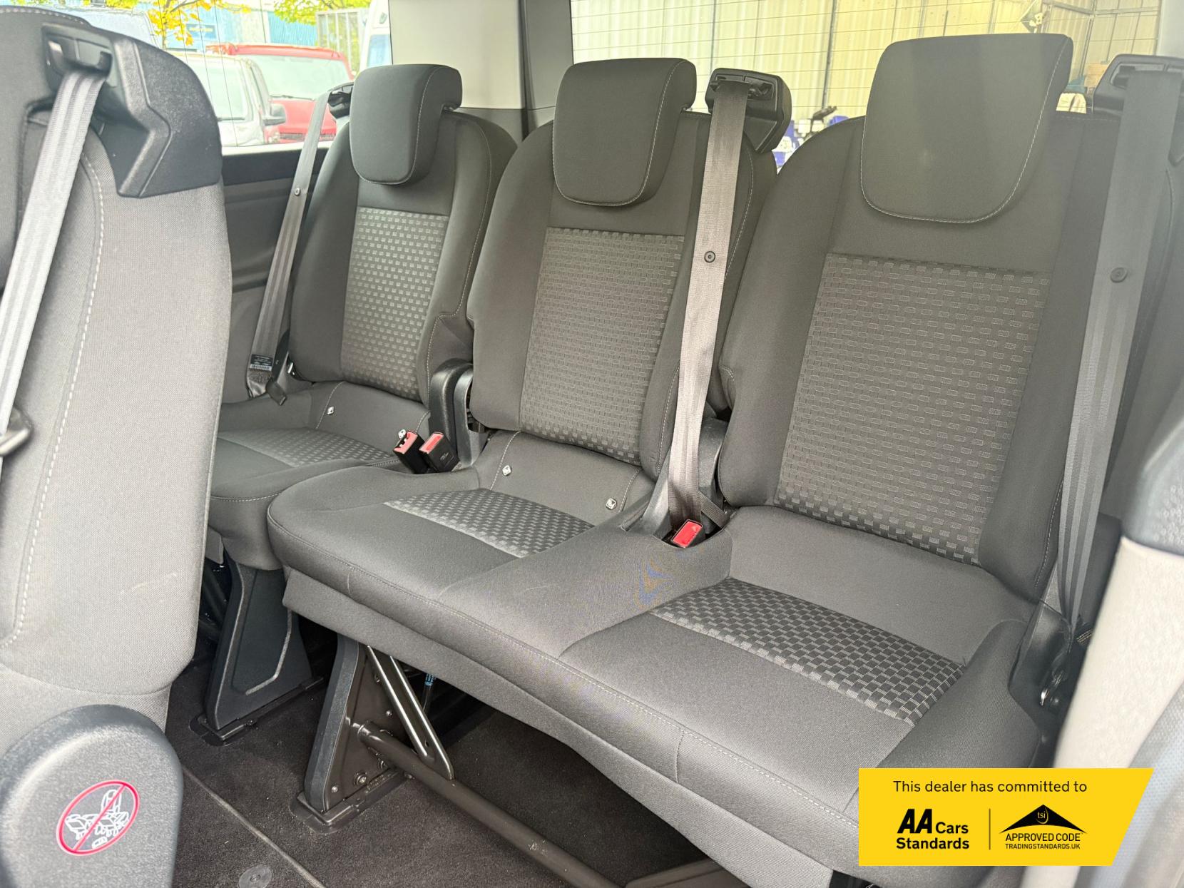 Ford Tourneo Custom 2.0 320 EcoBlue Zetec Minibus Double Cab 5dr Diesel Manual L1 Euro 6 (s/s) (130 ps)