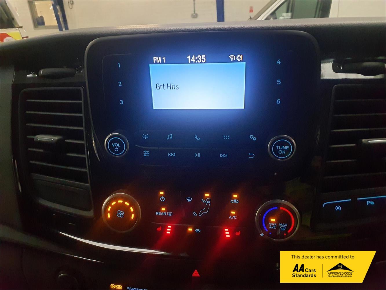 Ford Tourneo Custom 2.0 320 EcoBlue Zetec Minibus Double Cab 5dr Diesel Manual L1 Euro 6 (s/s) (130 ps)