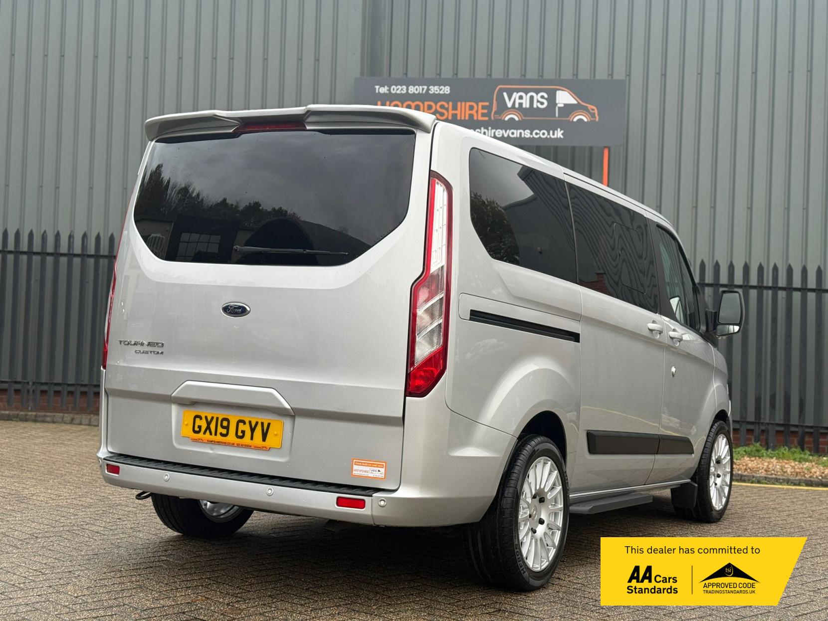 Ford Tourneo Custom 2.0 320 EcoBlue Zetec Minibus Double Cab 5dr Diesel Manual L1 Euro 6 (s/s) (130 ps)